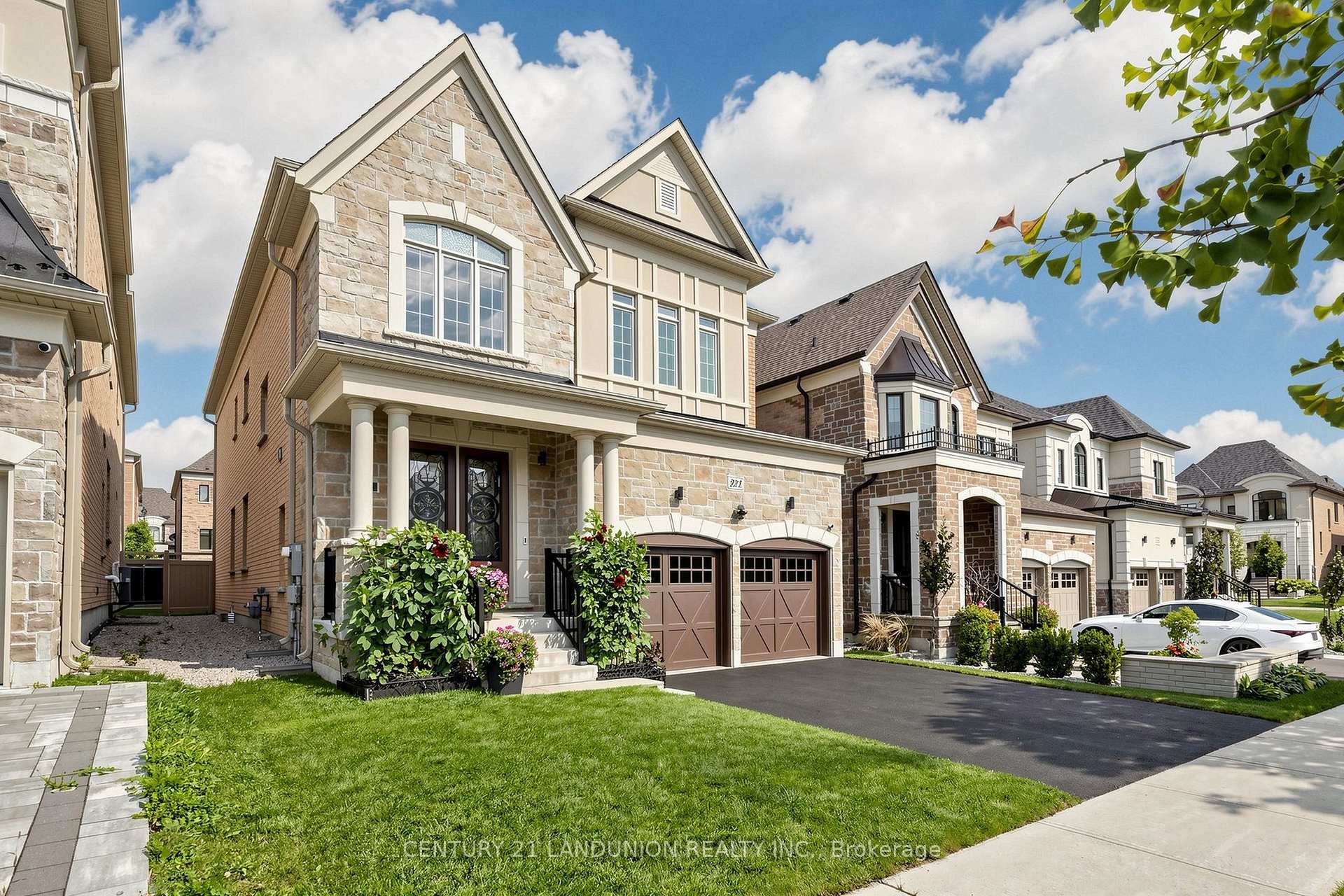 Photo 3 of 211 Touch Gold Crescent, Aurora, Bayview Southeast — HOMEH