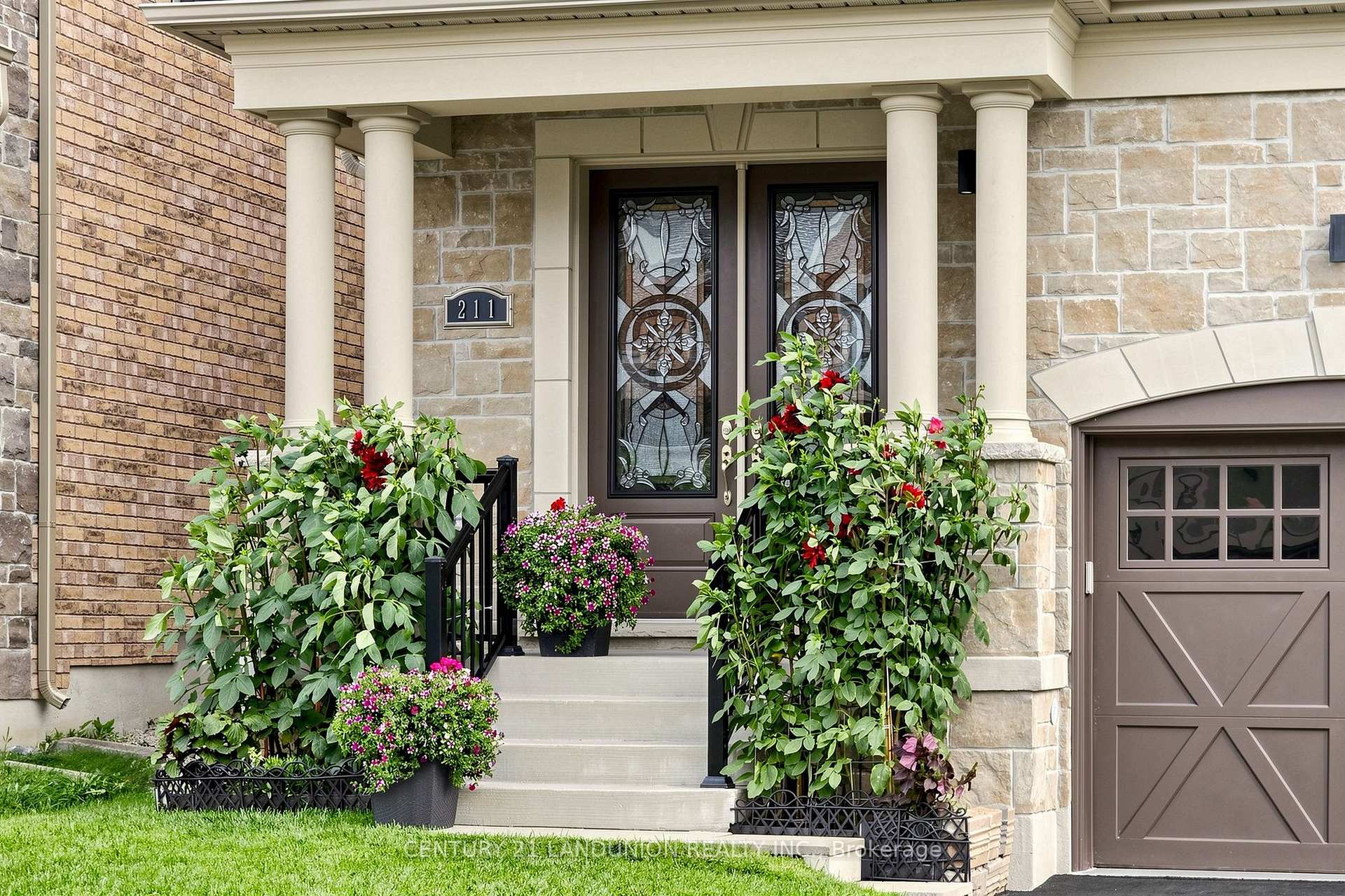 Photo 5 of 211 Touch Gold Crescent, Aurora, Bayview Southeast — HOMEH