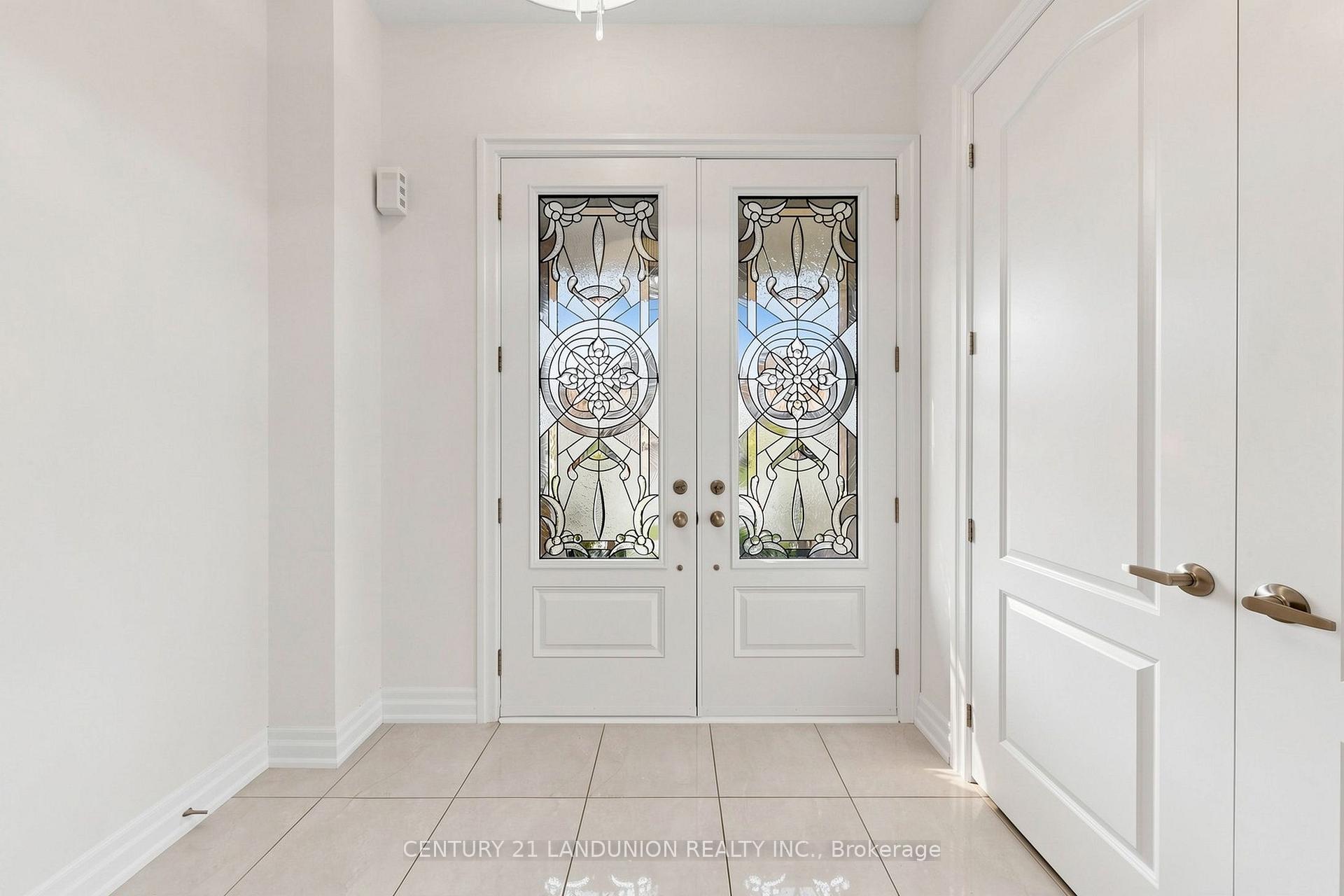 Photo 6 of 211 Touch Gold Crescent, Aurora, Bayview Southeast — HOMEH