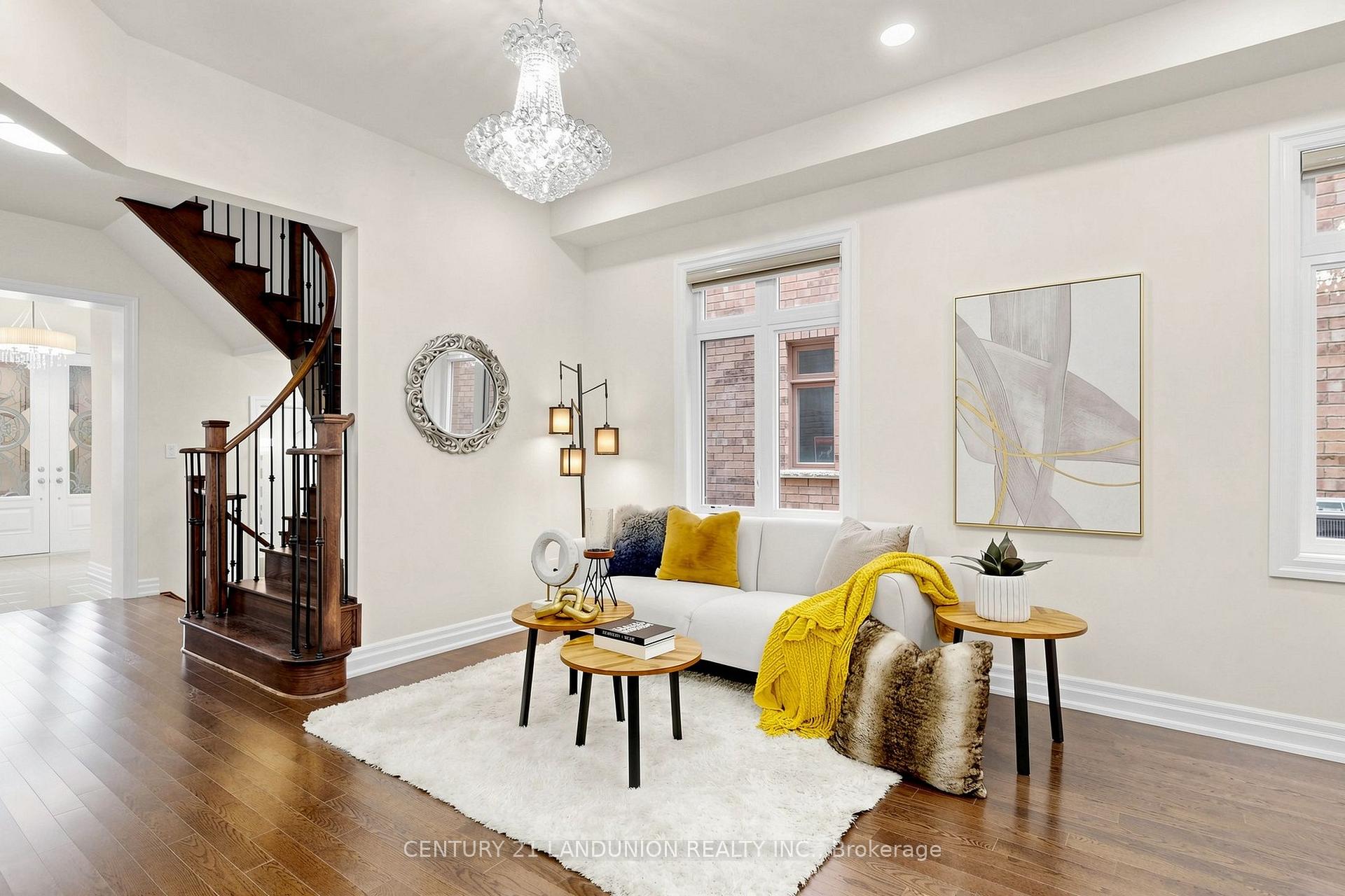 Photo 8 of 211 Touch Gold Crescent, Aurora, Bayview Southeast — HOMEH
