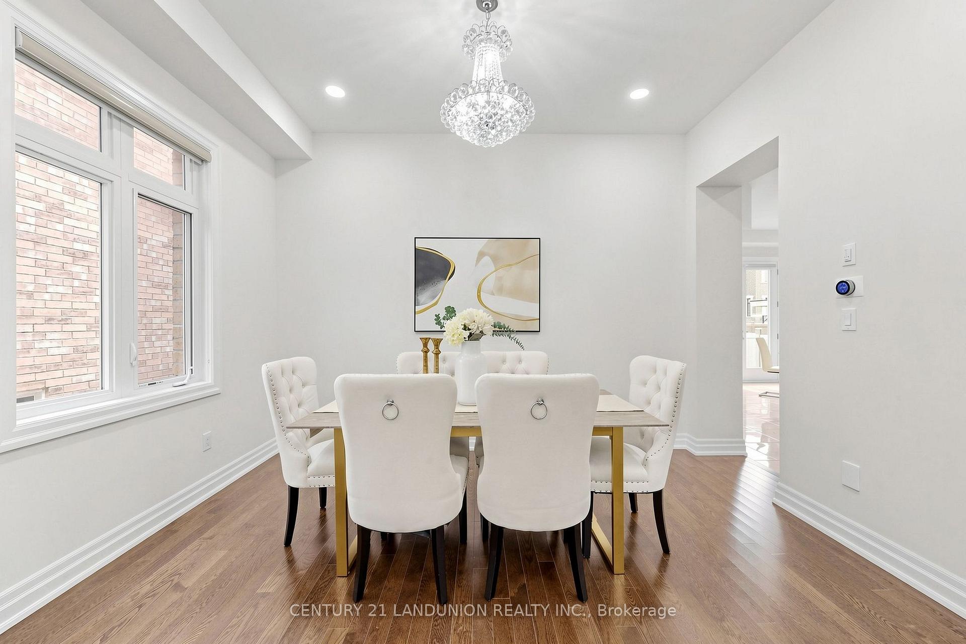 Photo 9 of 211 Touch Gold Crescent, Aurora, Bayview Southeast — HOMEH