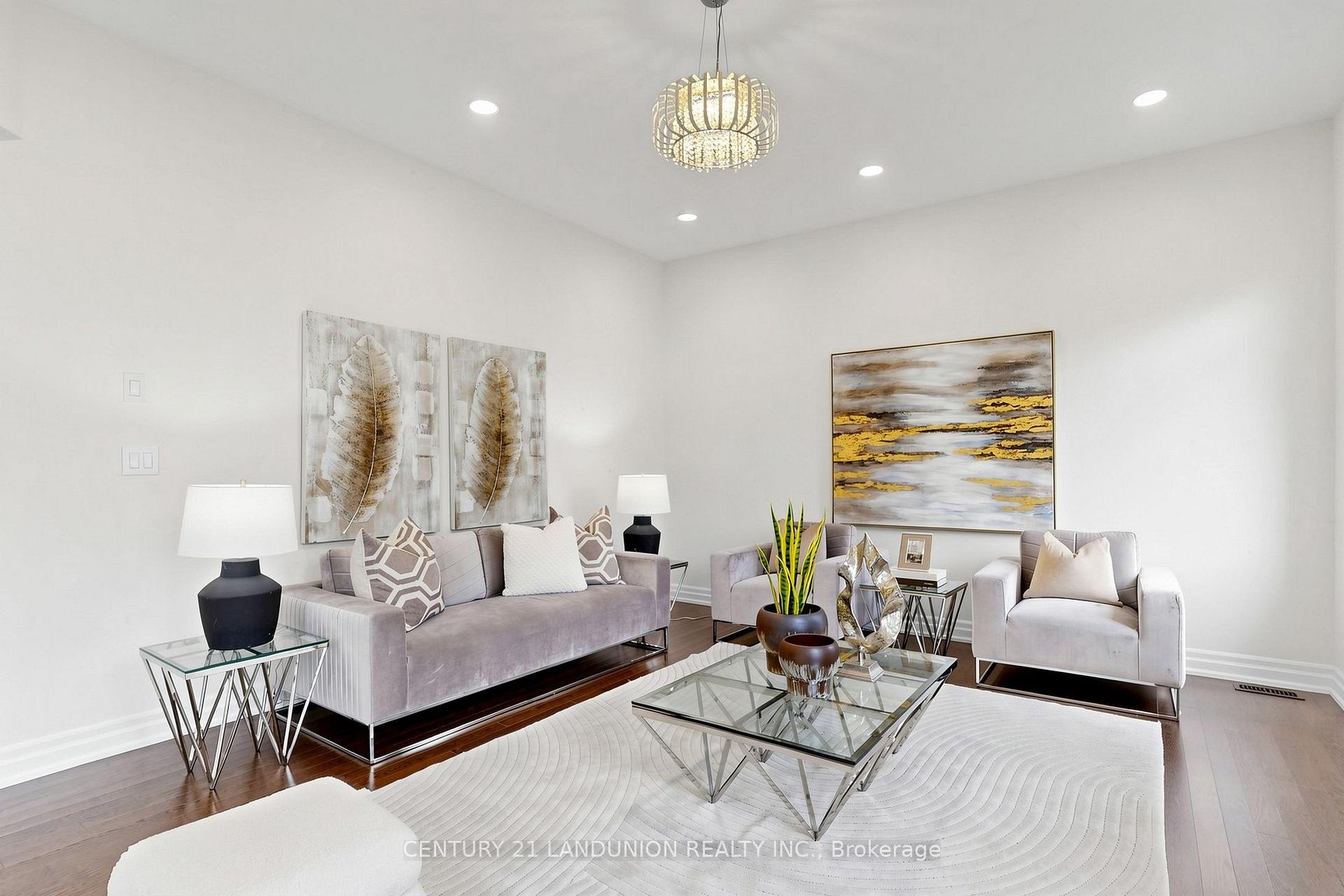 Photo 11 of 211 Touch Gold Crescent, Aurora, Bayview Southeast — HOMEH