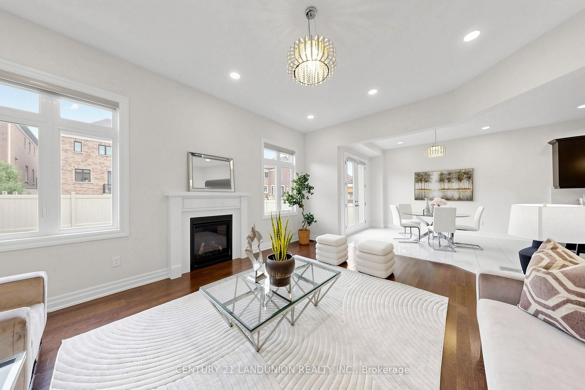 Photo 12 of 211 Touch Gold Crescent, Aurora, Bayview Southeast — HOMEH