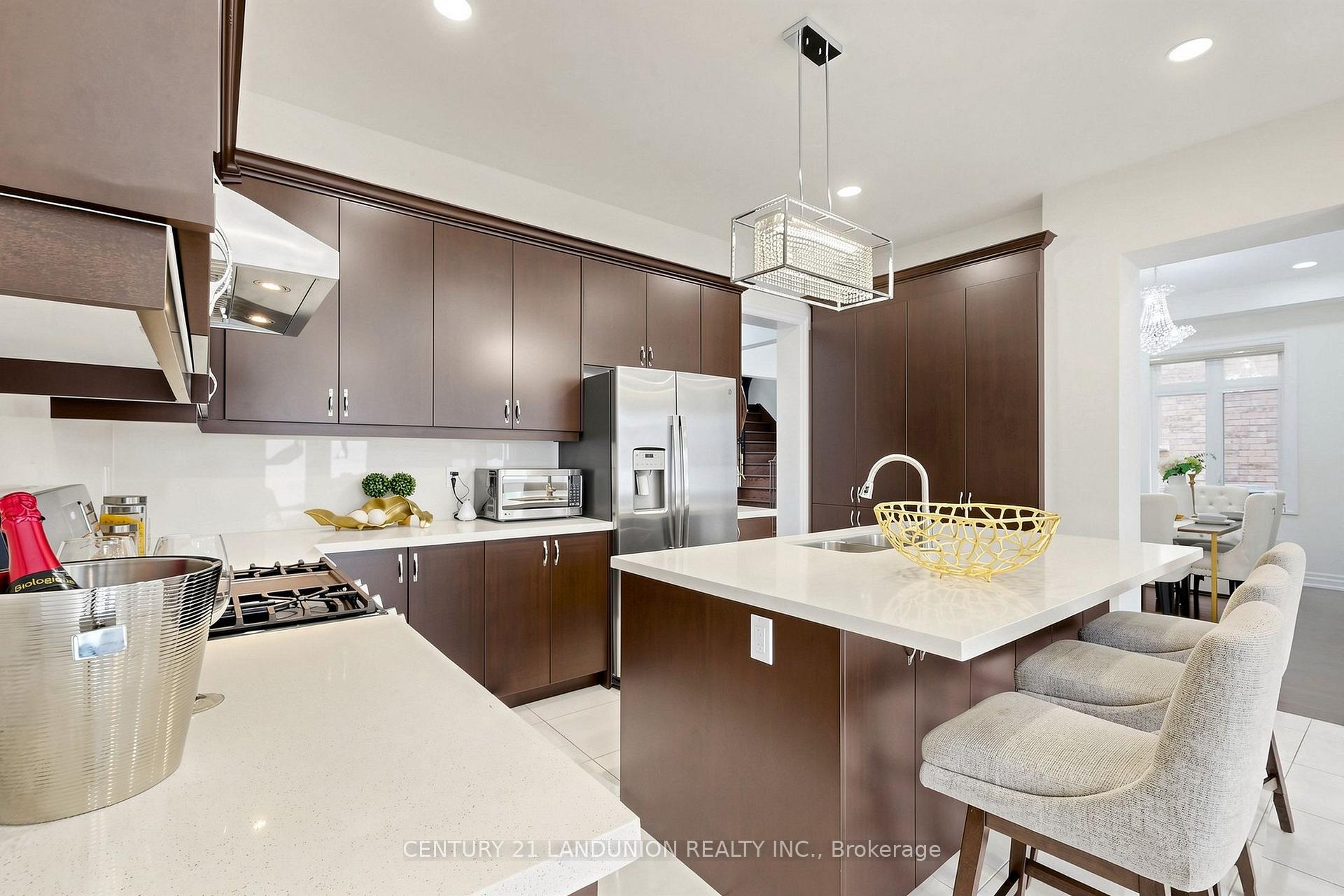 Photo 17 of 211 Touch Gold Crescent, Aurora, Bayview Southeast — HOMEH