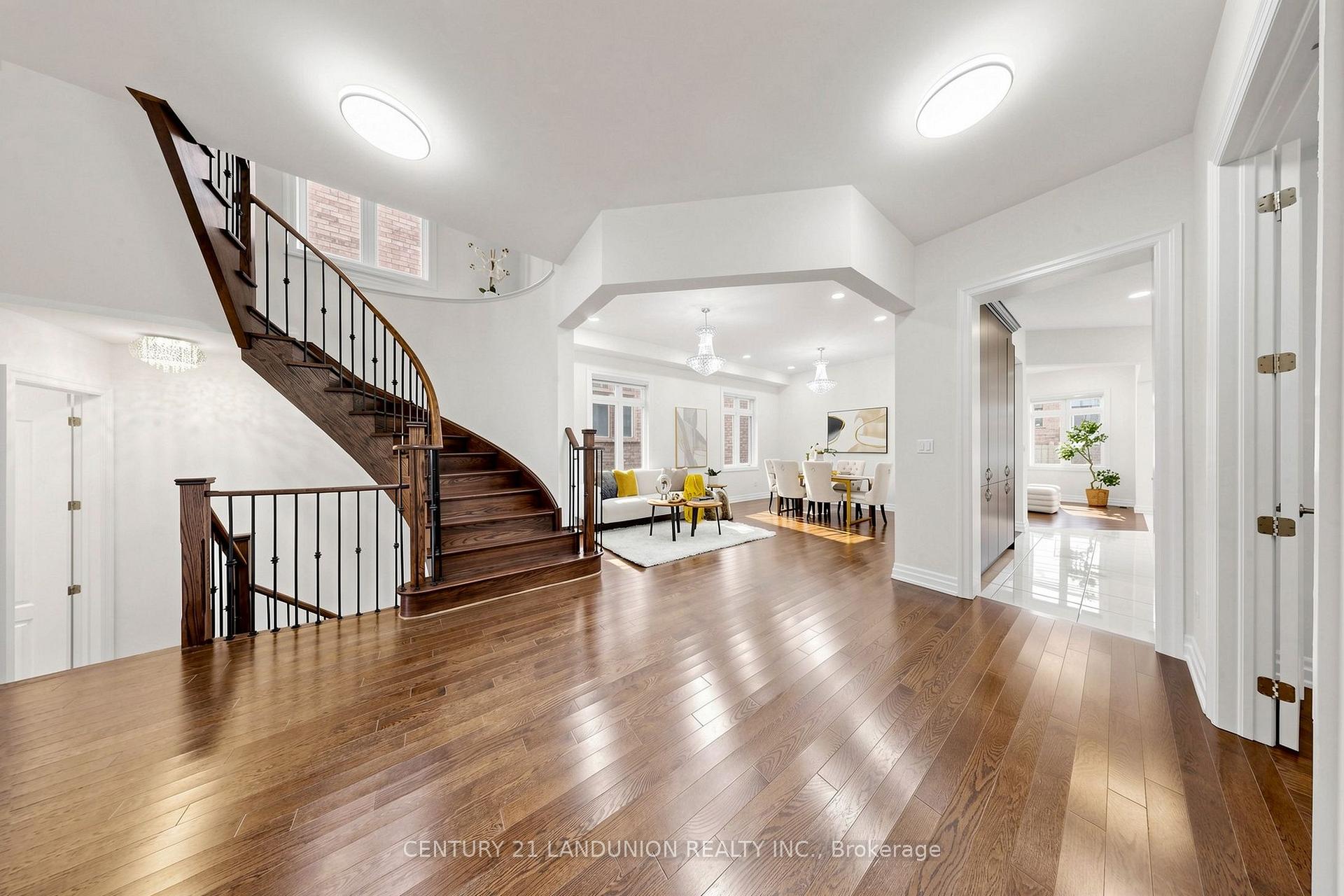 Photo 22 of 211 Touch Gold Crescent, Aurora, Bayview Southeast — HOMEH