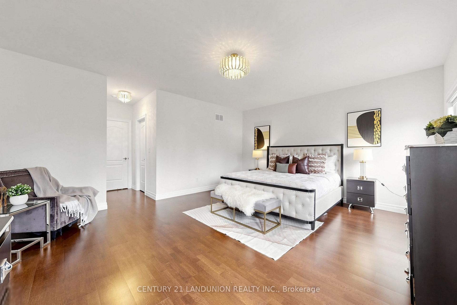 Photo 29 of 211 Touch Gold Crescent, Aurora, Bayview Southeast — HOMEH