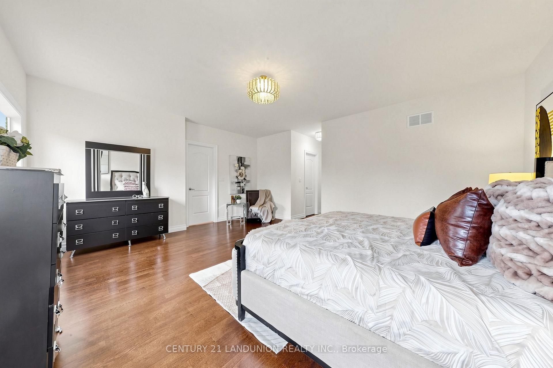 Photo 30 of 211 Touch Gold Crescent, Aurora, Bayview Southeast — HOMEH