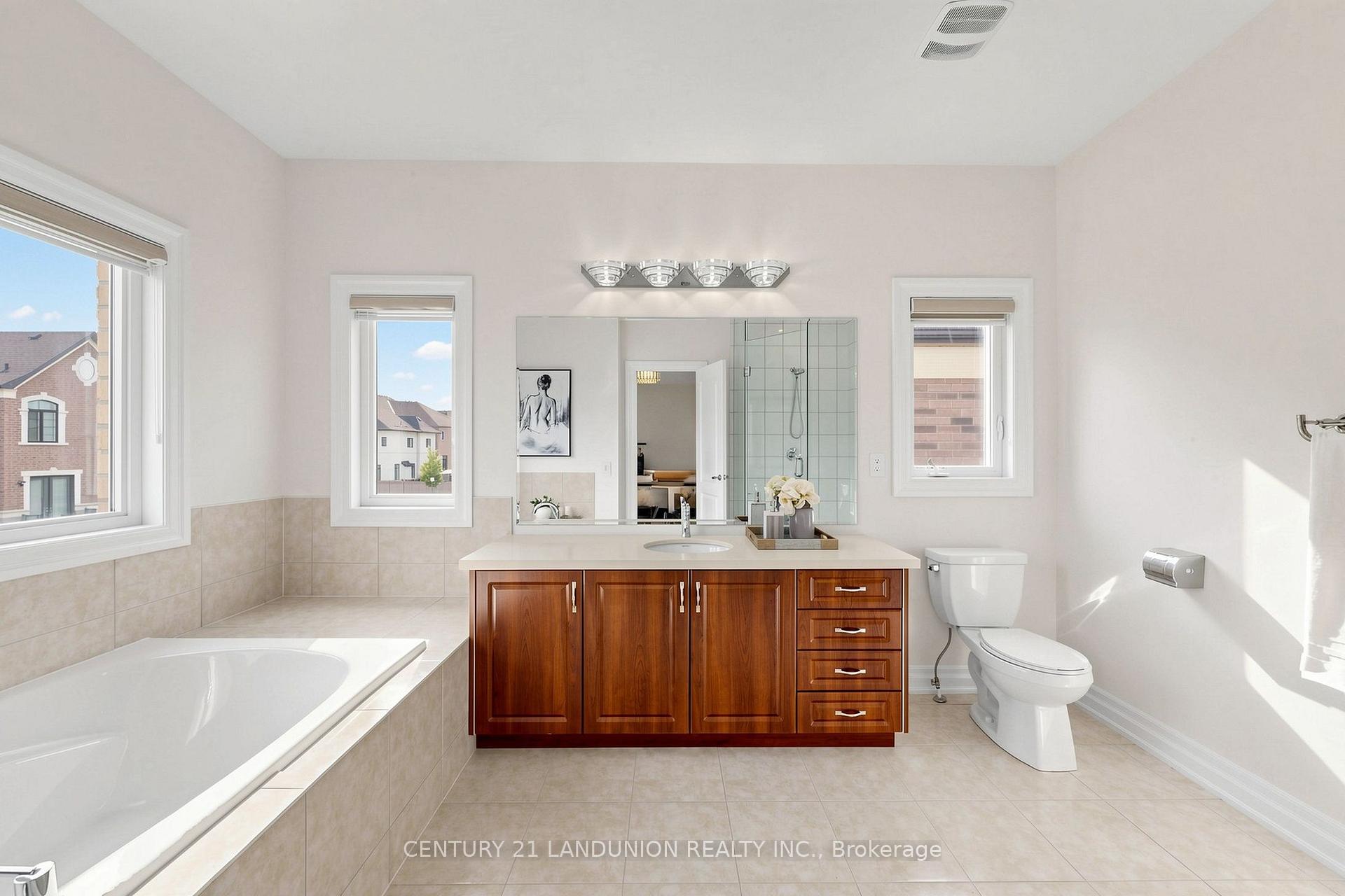 Photo 31 of 211 Touch Gold Crescent, Aurora, Bayview Southeast — HOMEH