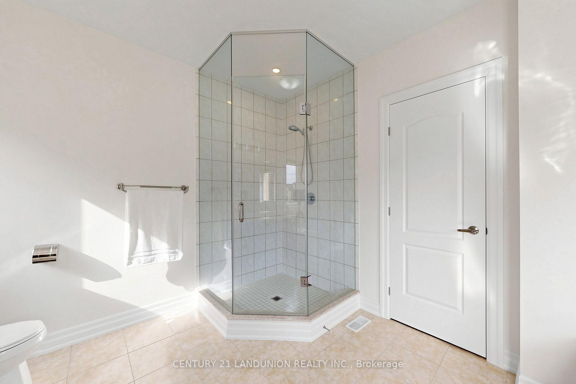 Photo 33 of 211 Touch Gold Crescent, Aurora, Bayview Southeast — HOMEH