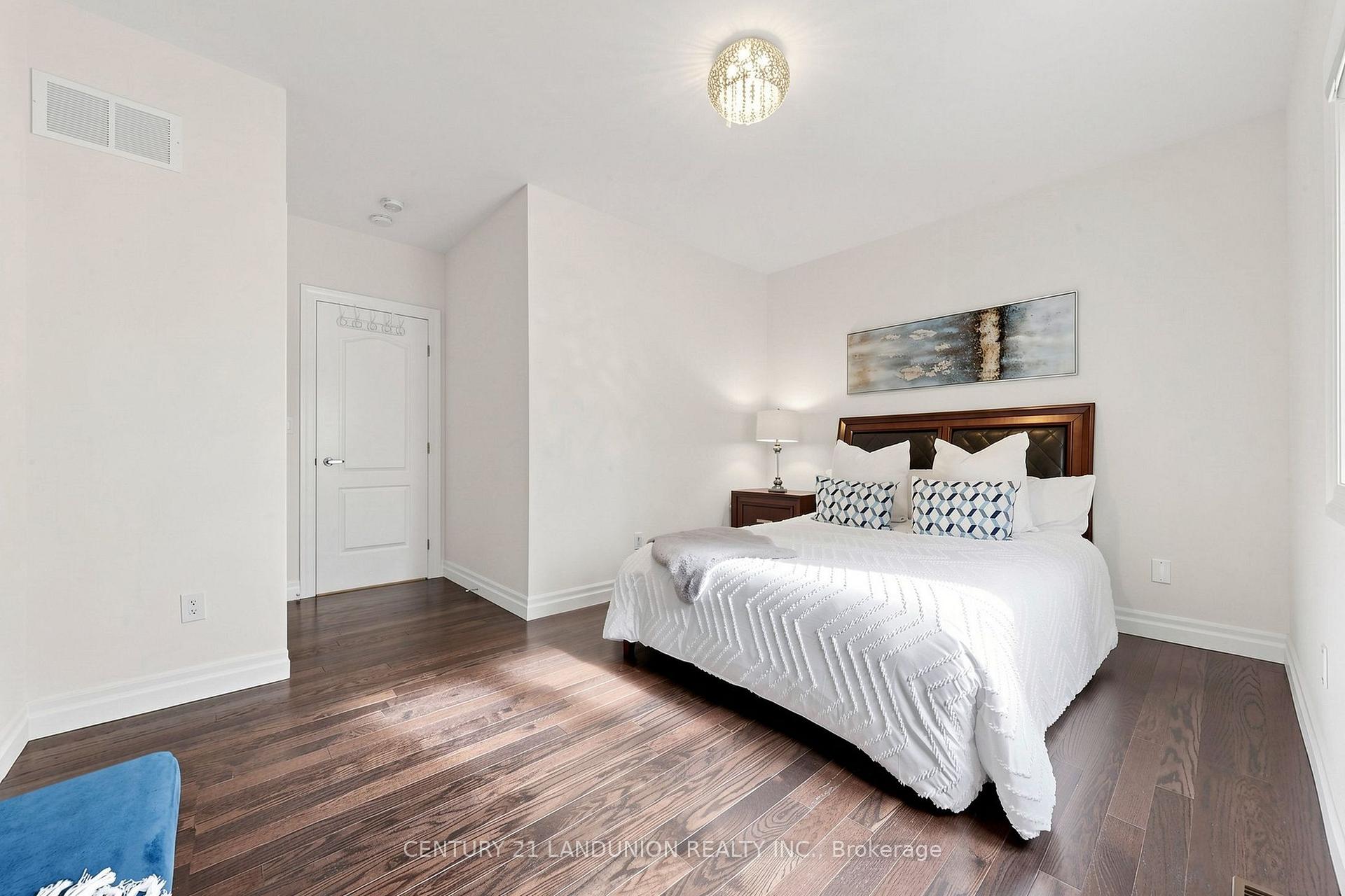 Photo 35 of 211 Touch Gold Crescent, Aurora, Bayview Southeast — HOMEH