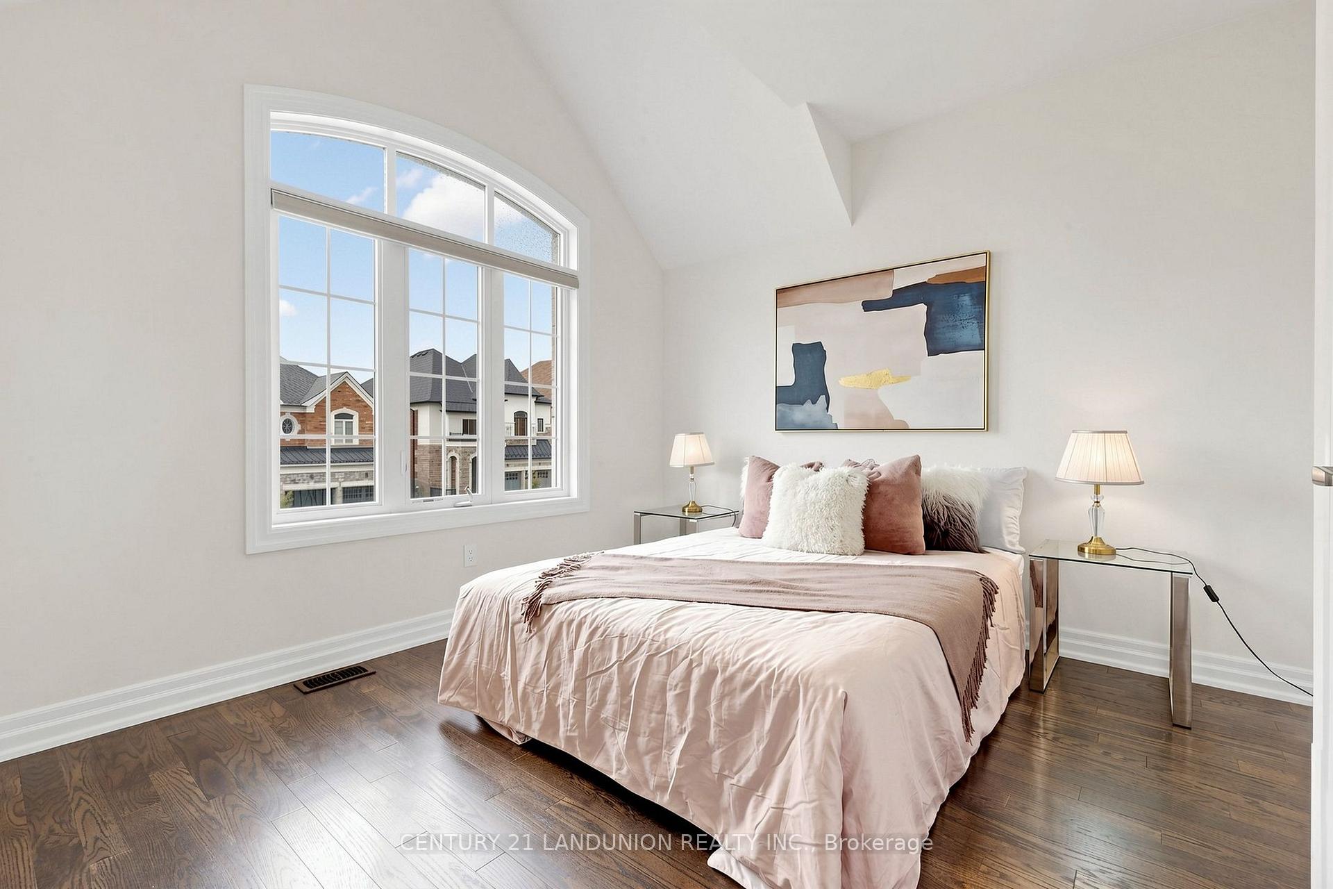 Photo 41 of 211 Touch Gold Crescent, Aurora, Bayview Southeast — HOMEH