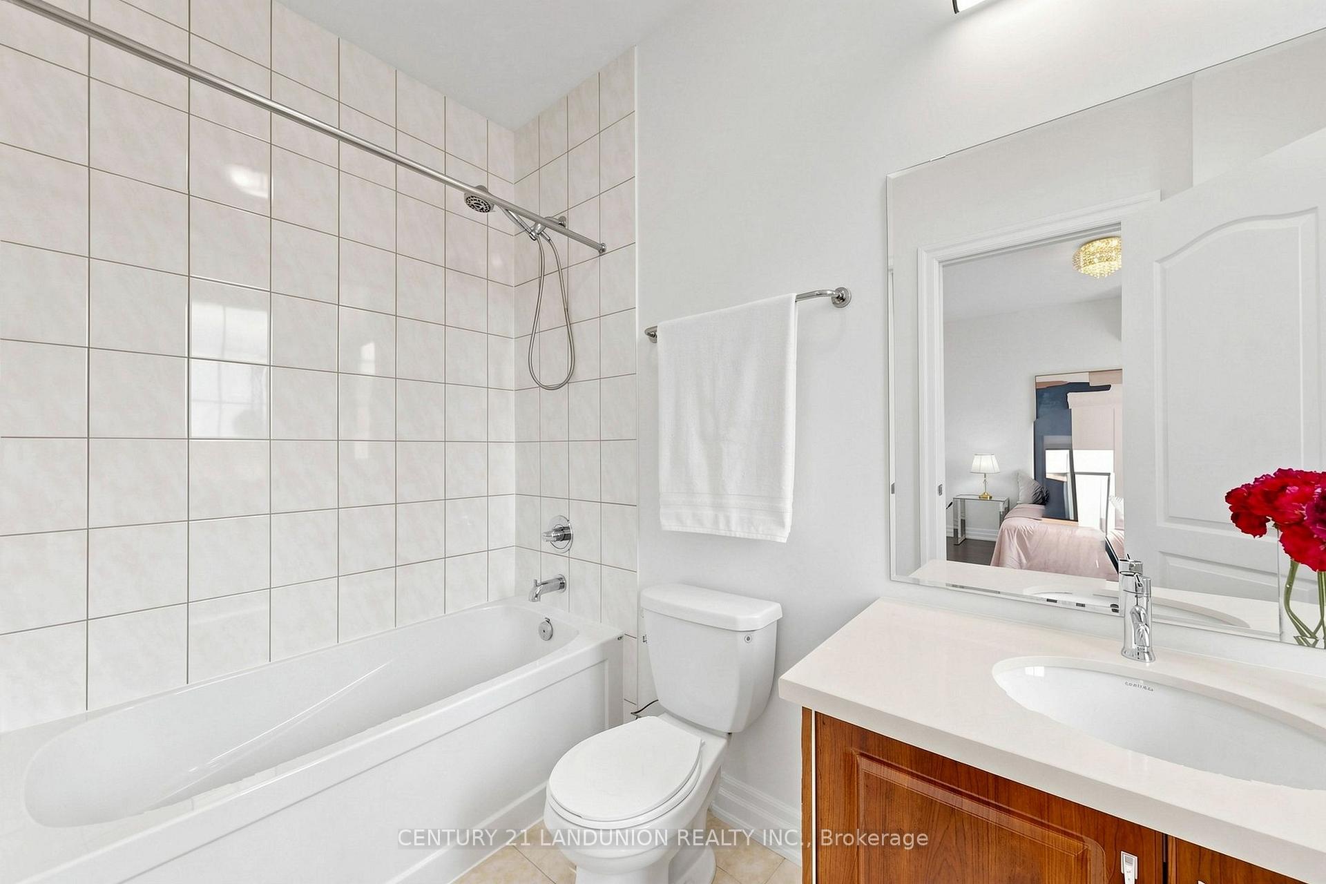 Photo 43 of 211 Touch Gold Crescent, Aurora, Bayview Southeast — HOMEH