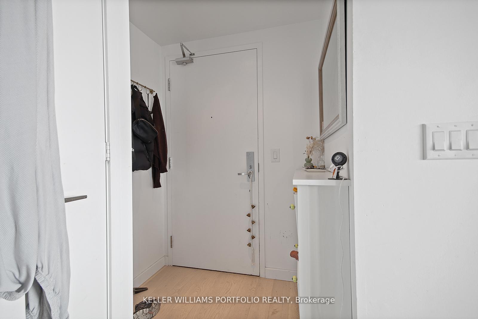 Photo 4 of Unit 2209, 8 Charlotte Street, Toronto, Waterfront Communities — HOMEH