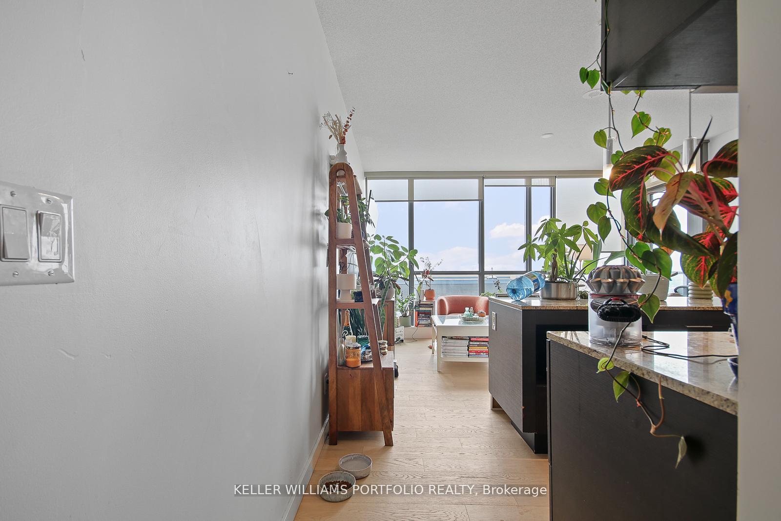 Photo 5 of Unit 2209, 8 Charlotte Street, Toronto, Waterfront Communities — HOMEH