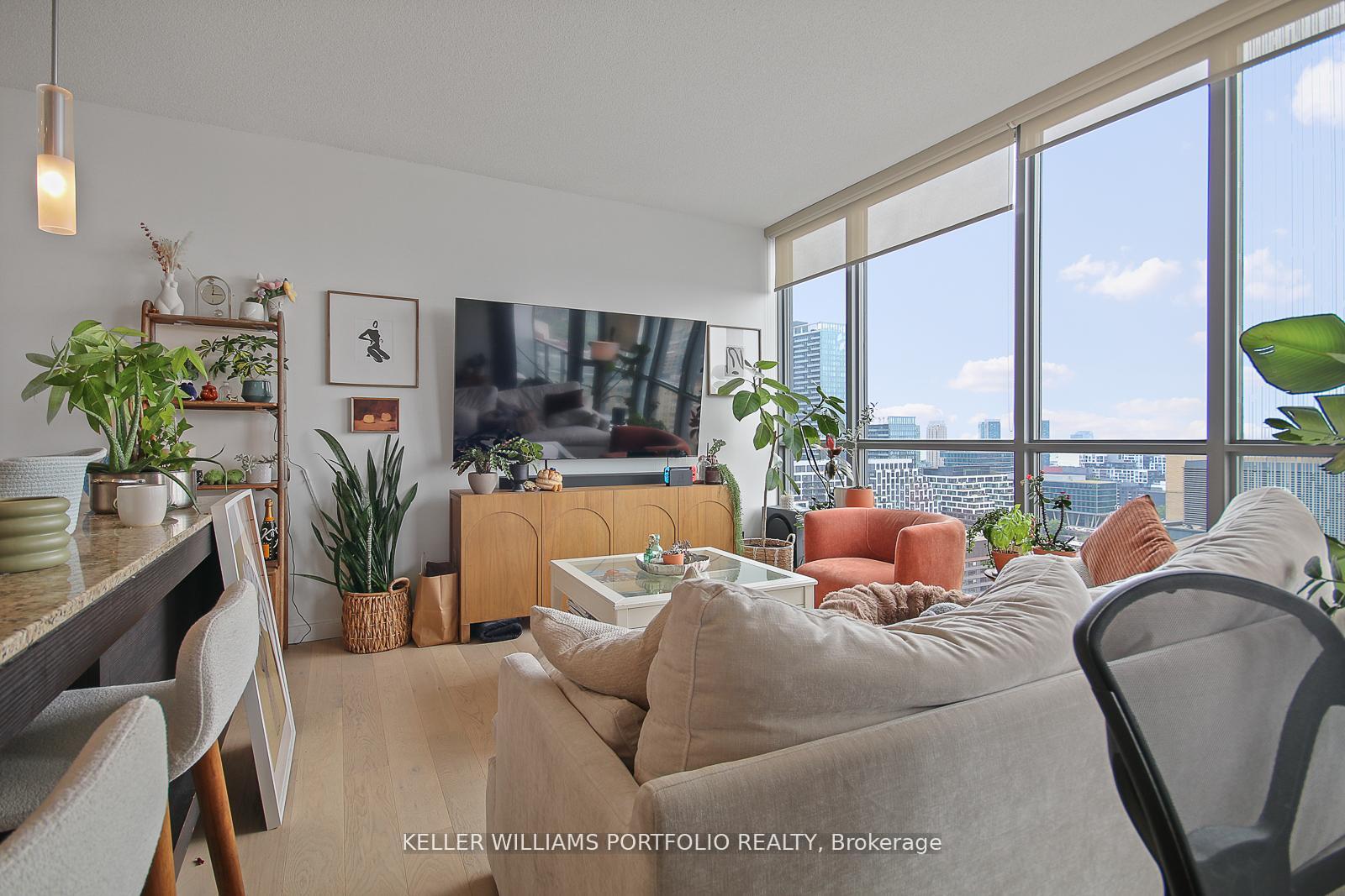 Photo 12 of Unit 2209, 8 Charlotte Street, Toronto, Waterfront Communities — HOMEH