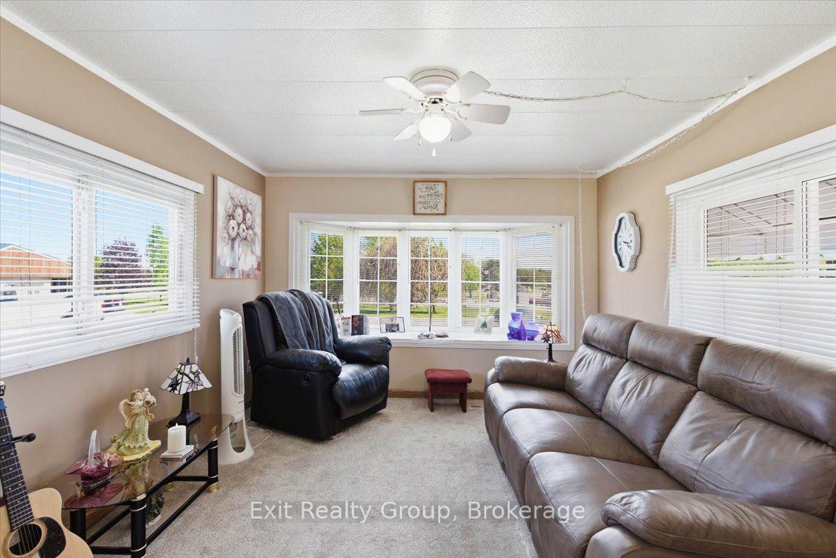 Photo 3 of 5 Chapel Boulevard, Quinte West, Sidney Ward — HOMEH