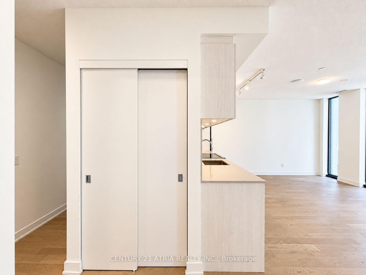 Photo 6 of Unit 407, 25 Richmond Street, Toronto, Church-Yonge Corridor — HOMEH