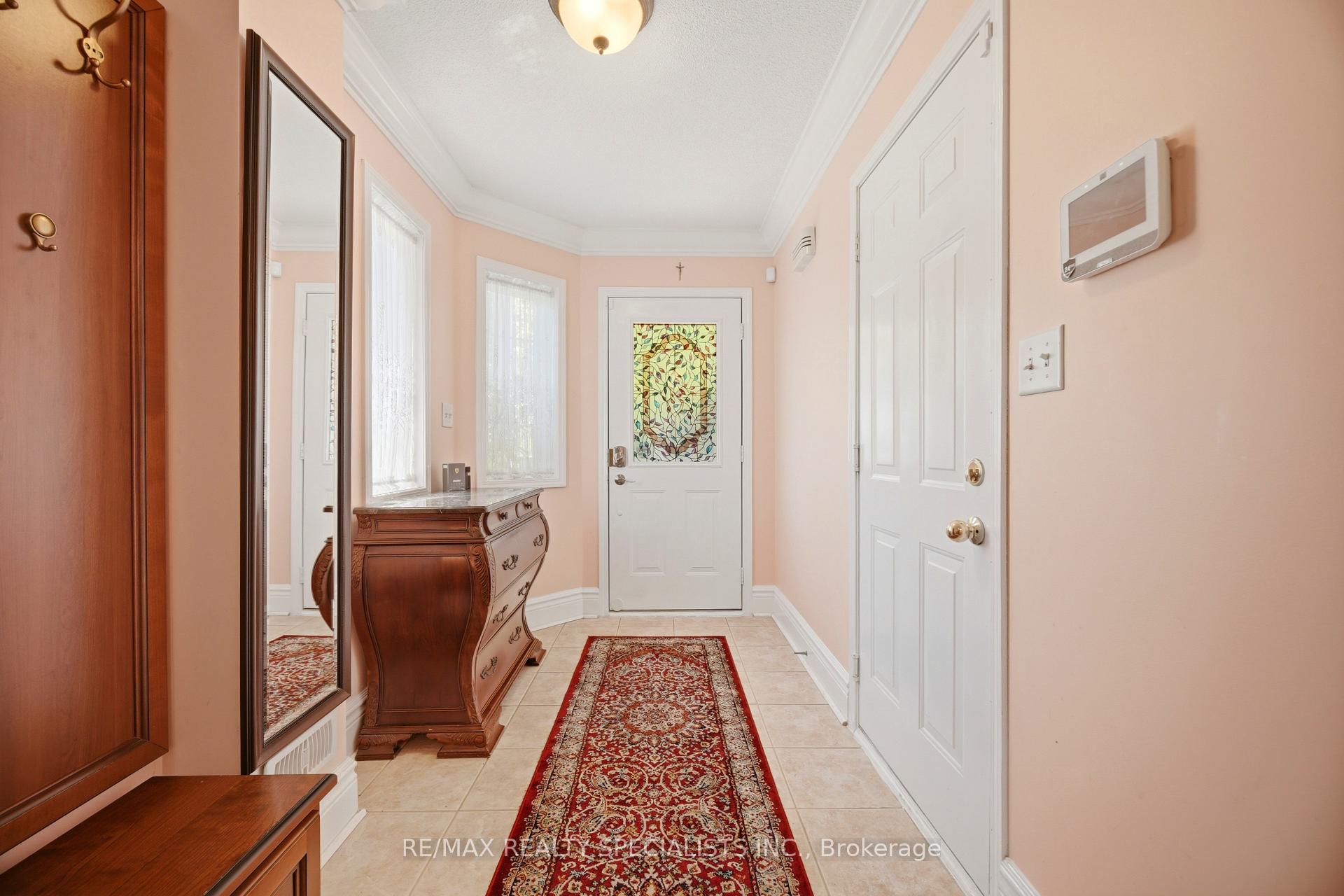 Photo 4 of Unit 1, 3071 Treadwells Drive, Mississauga, Applewood — HOMEH