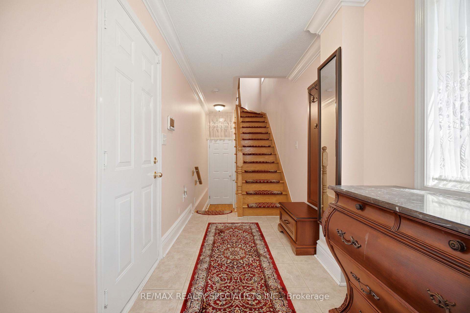 Photo 5 of Unit 1, 3071 Treadwells Drive, Mississauga, Applewood — HOMEH