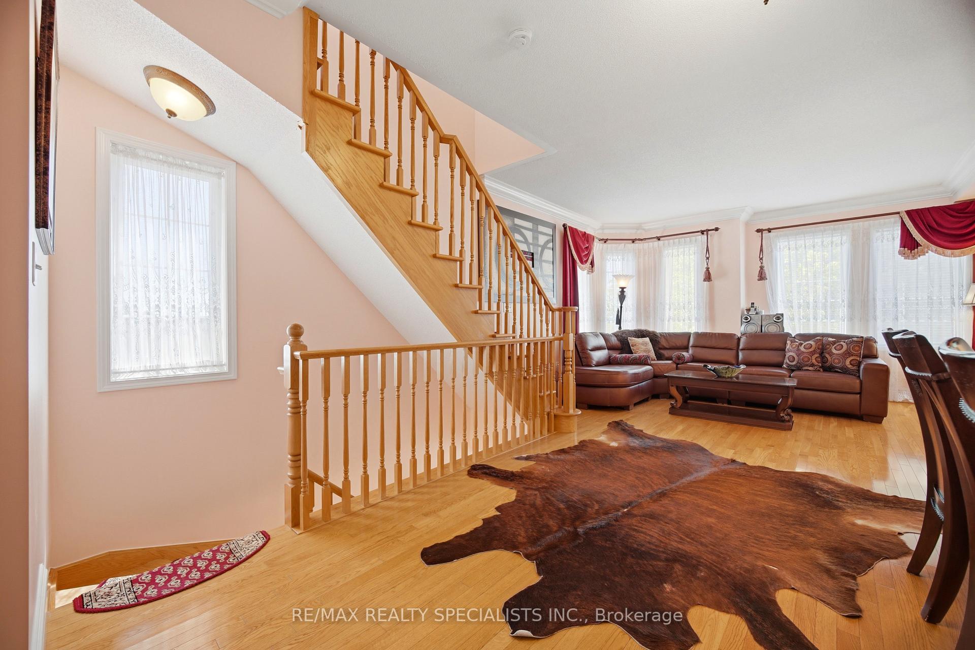 Photo 6 of Unit 1, 3071 Treadwells Drive, Mississauga, Applewood — HOMEH