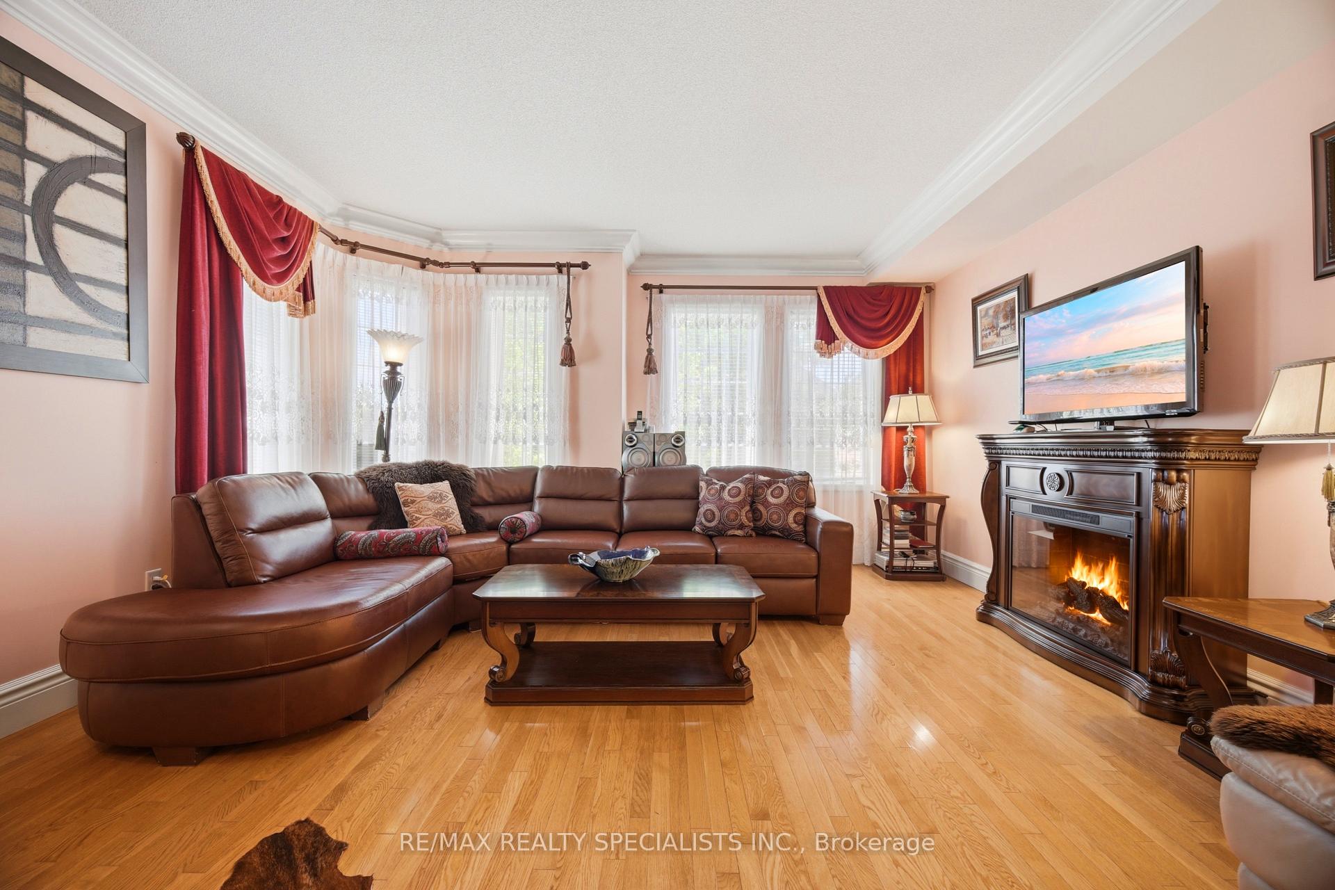 Photo 7 of Unit 1, 3071 Treadwells Drive, Mississauga, Applewood — HOMEH