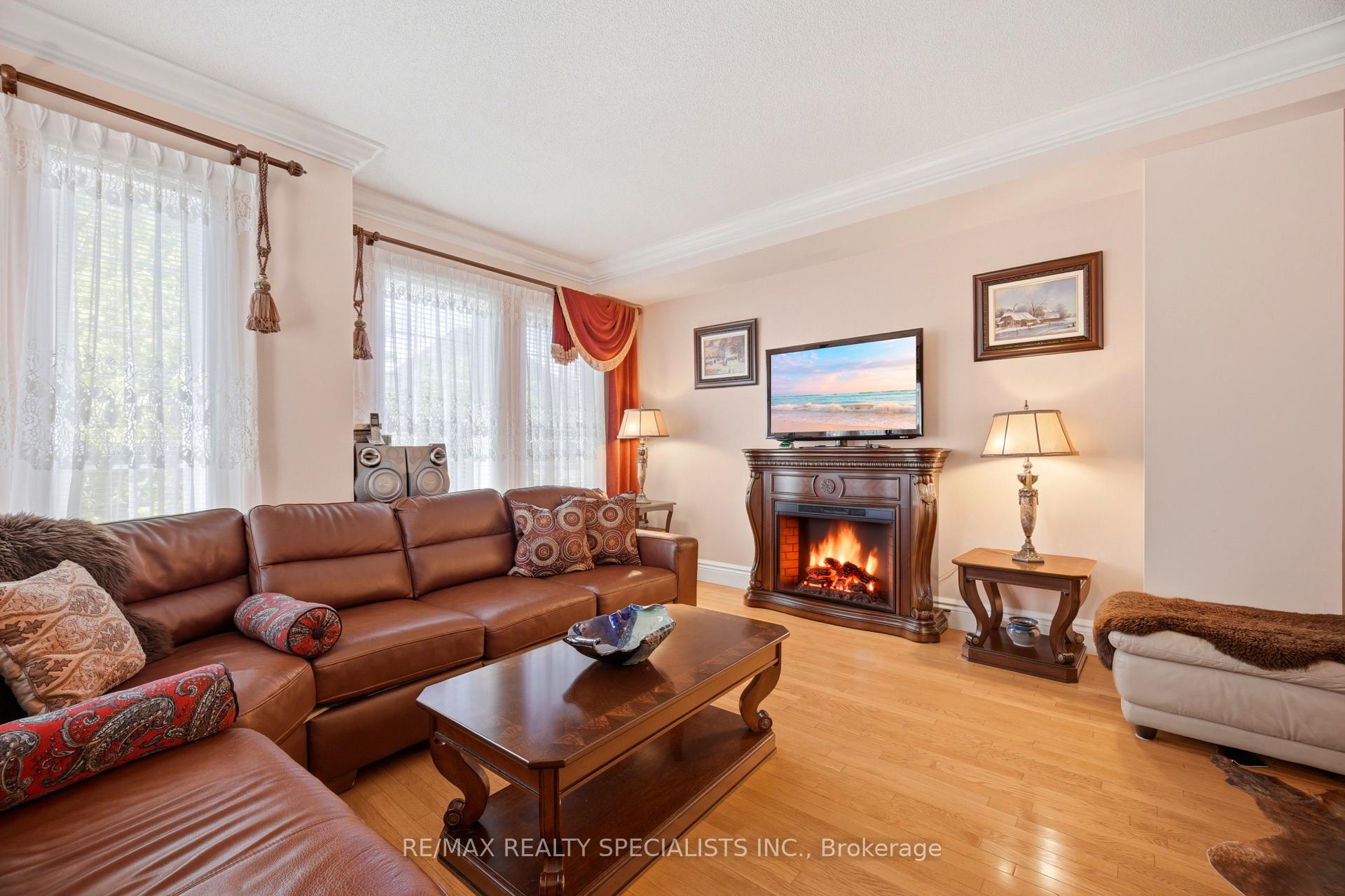 Photo 8 of Unit 1, 3071 Treadwells Drive, Mississauga, Applewood — HOMEH