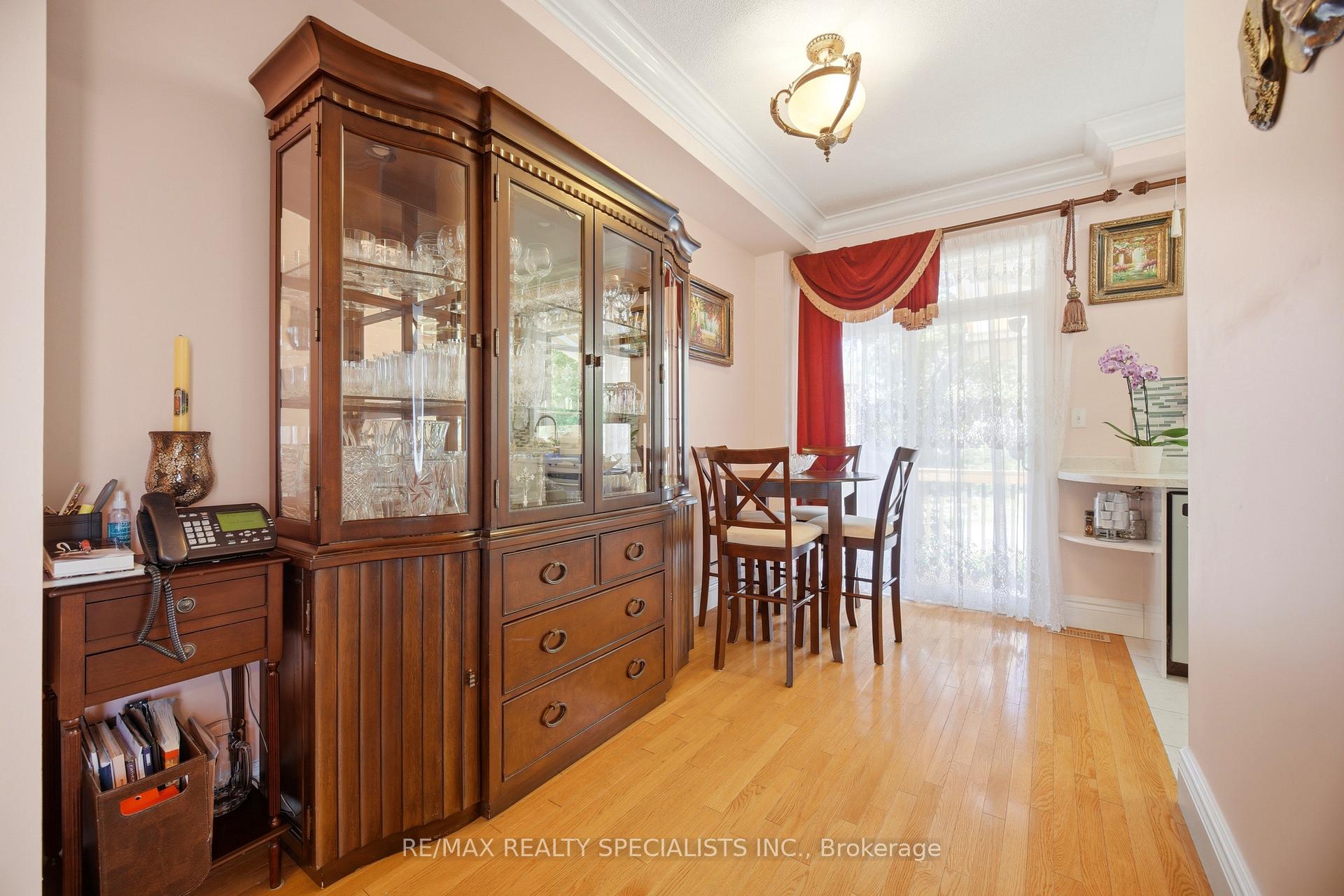 Photo 12 of Unit 1, 3071 Treadwells Drive, Mississauga, Applewood — HOMEH