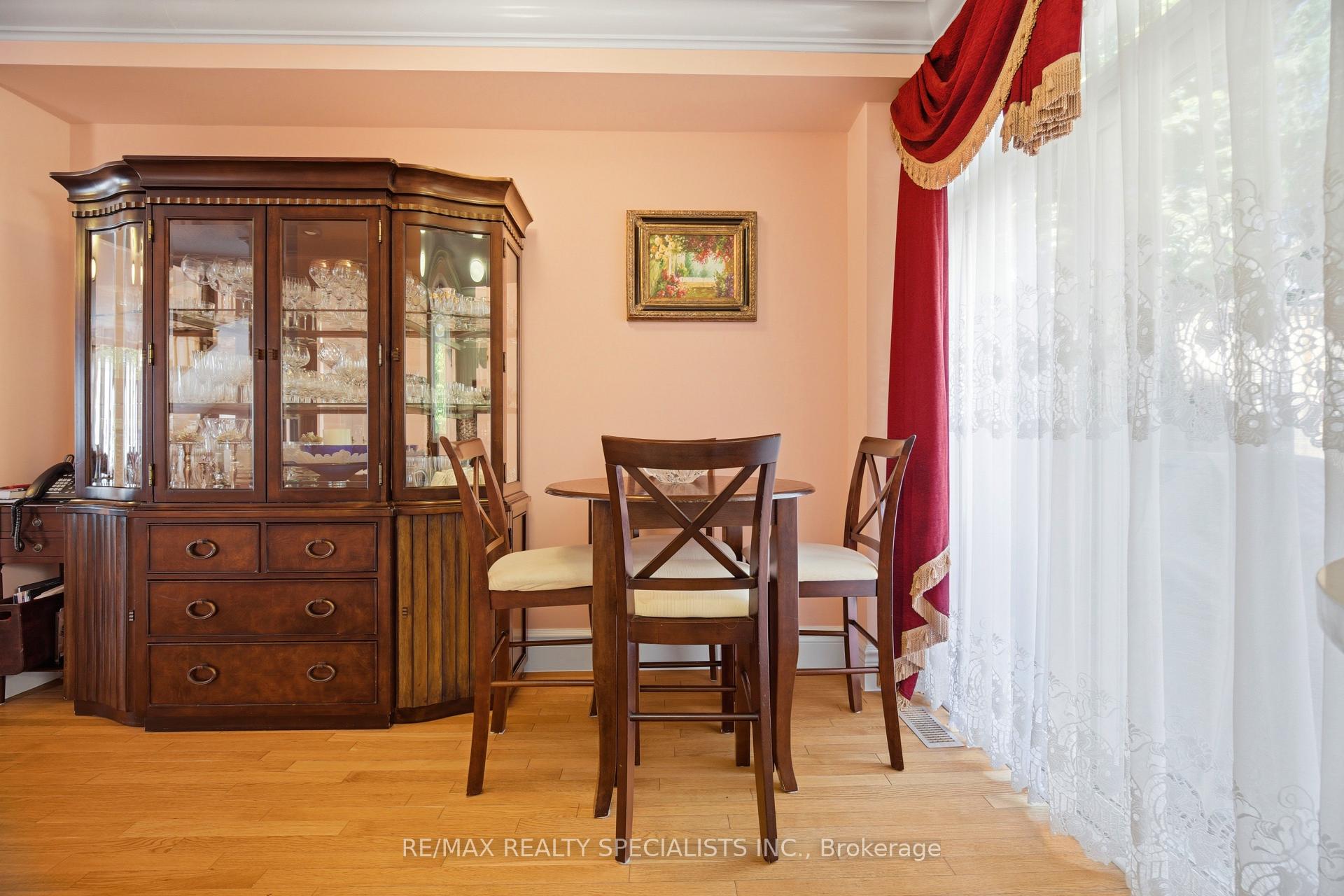 Photo 13 of Unit 1, 3071 Treadwells Drive, Mississauga, Applewood — HOMEH