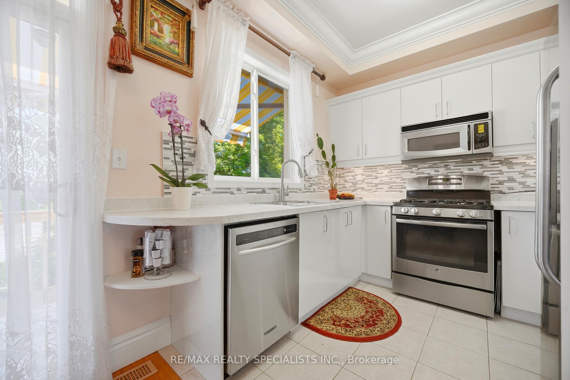 Photo 15 of Unit 1, 3071 Treadwells Drive, Mississauga, Applewood — HOMEH
