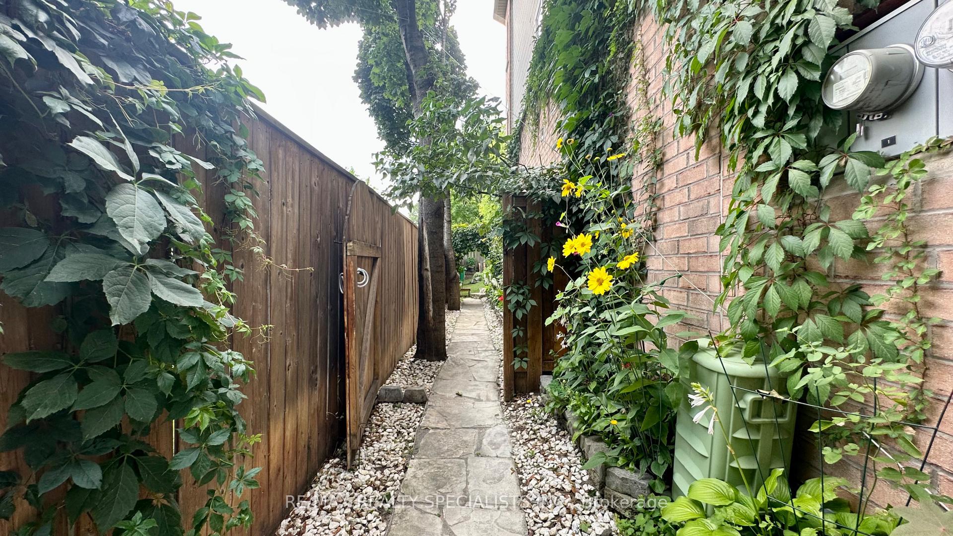 Photo 33 of Unit 1, 3071 Treadwells Drive, Mississauga, Applewood — HOMEH
