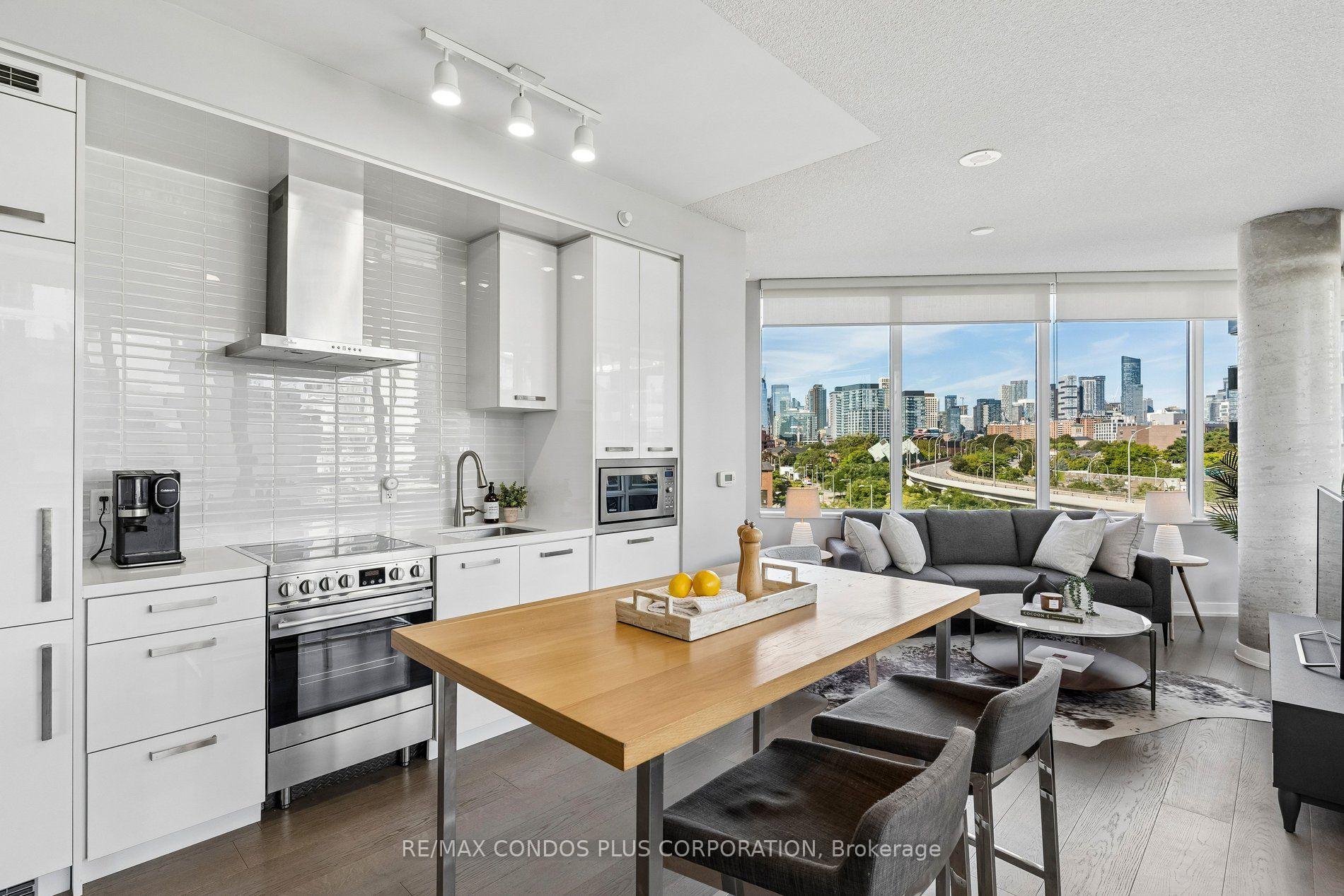 Front of Unit N405, 120 Bayview Avenue