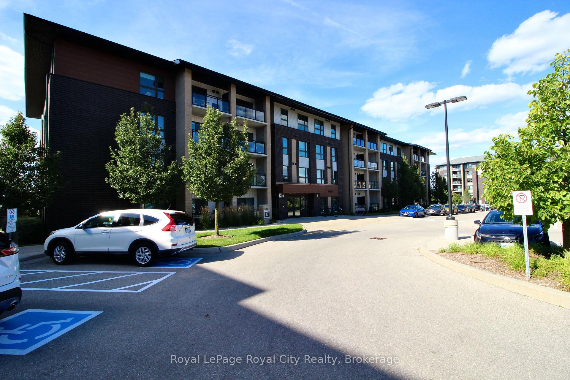Photo 3 of 17 Kay Crescent, Guelph, Pineridge/Westminster Woods — HOMEH