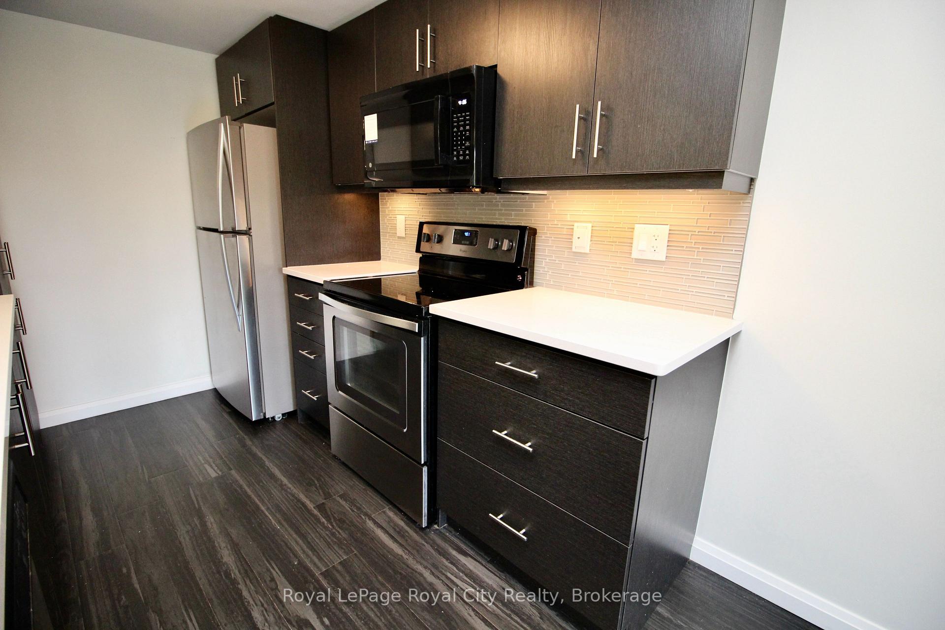 Photo 6 of 17 Kay Crescent, Guelph, Pineridge/Westminster Woods — HOMEH