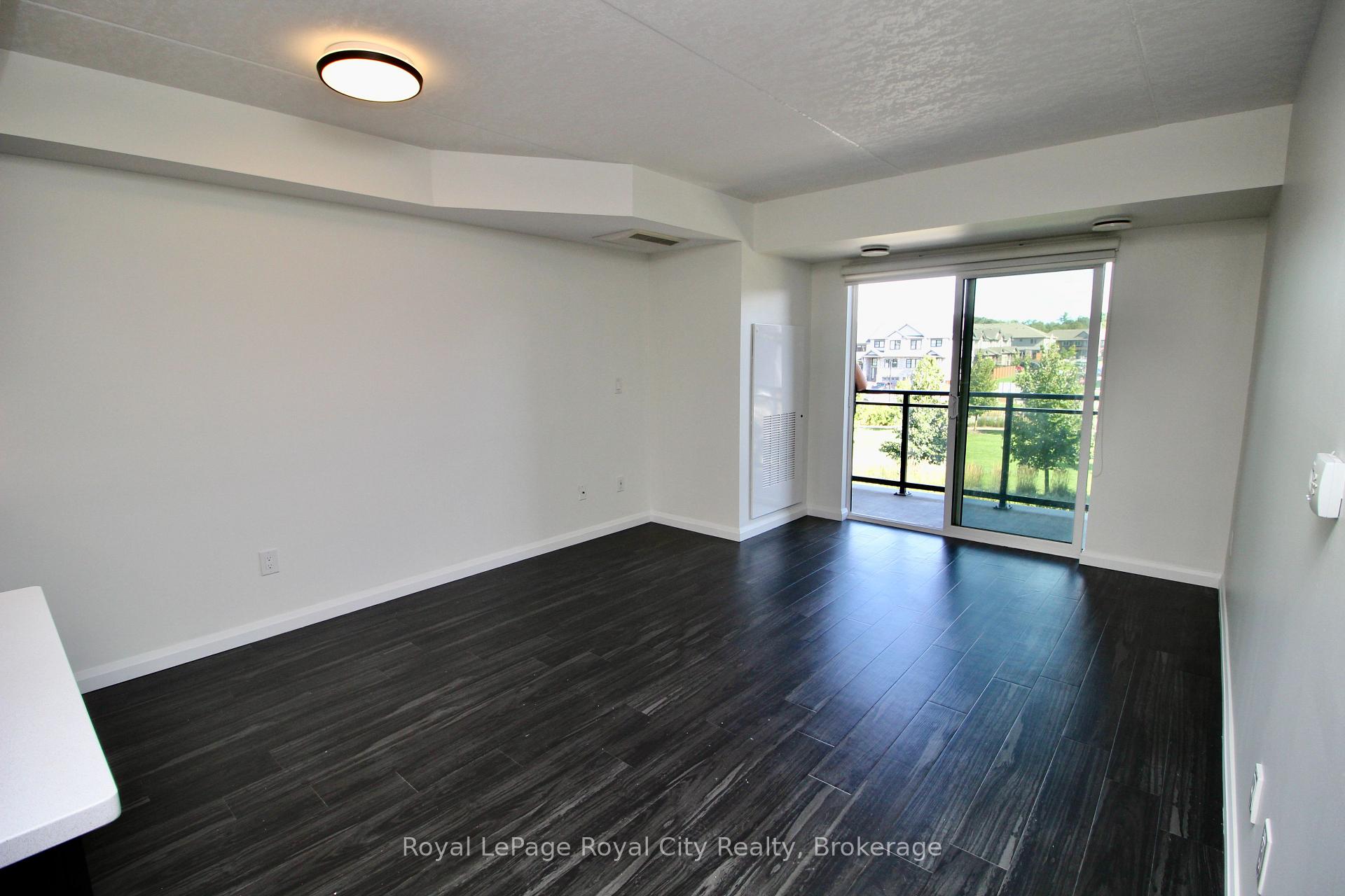 Photo 9 of 17 Kay Crescent, Guelph, Pineridge/Westminster Woods — HOMEH