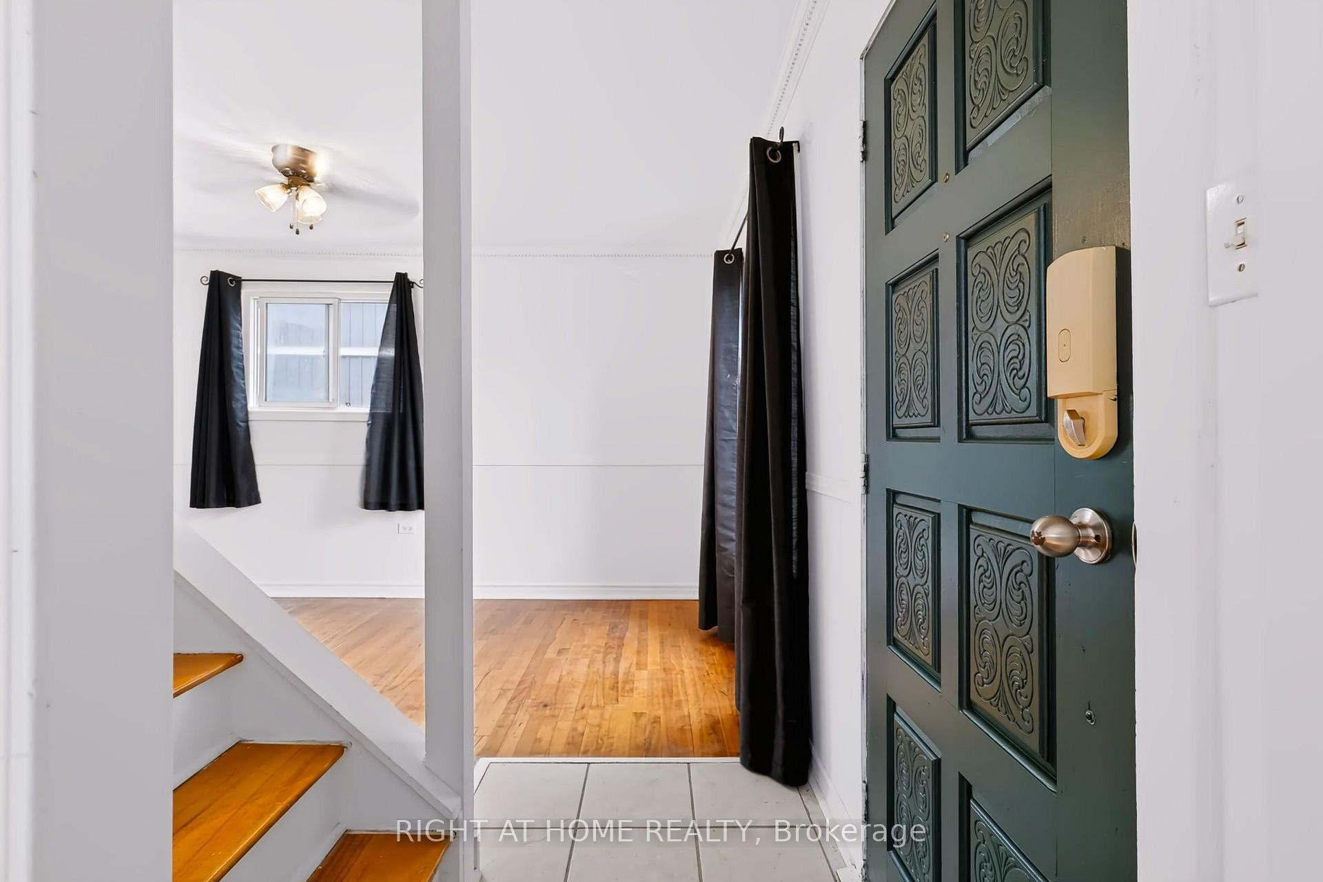 Photo 3 of 66 Frederick Street, Brampton, Downtown Brampton — HOMEH