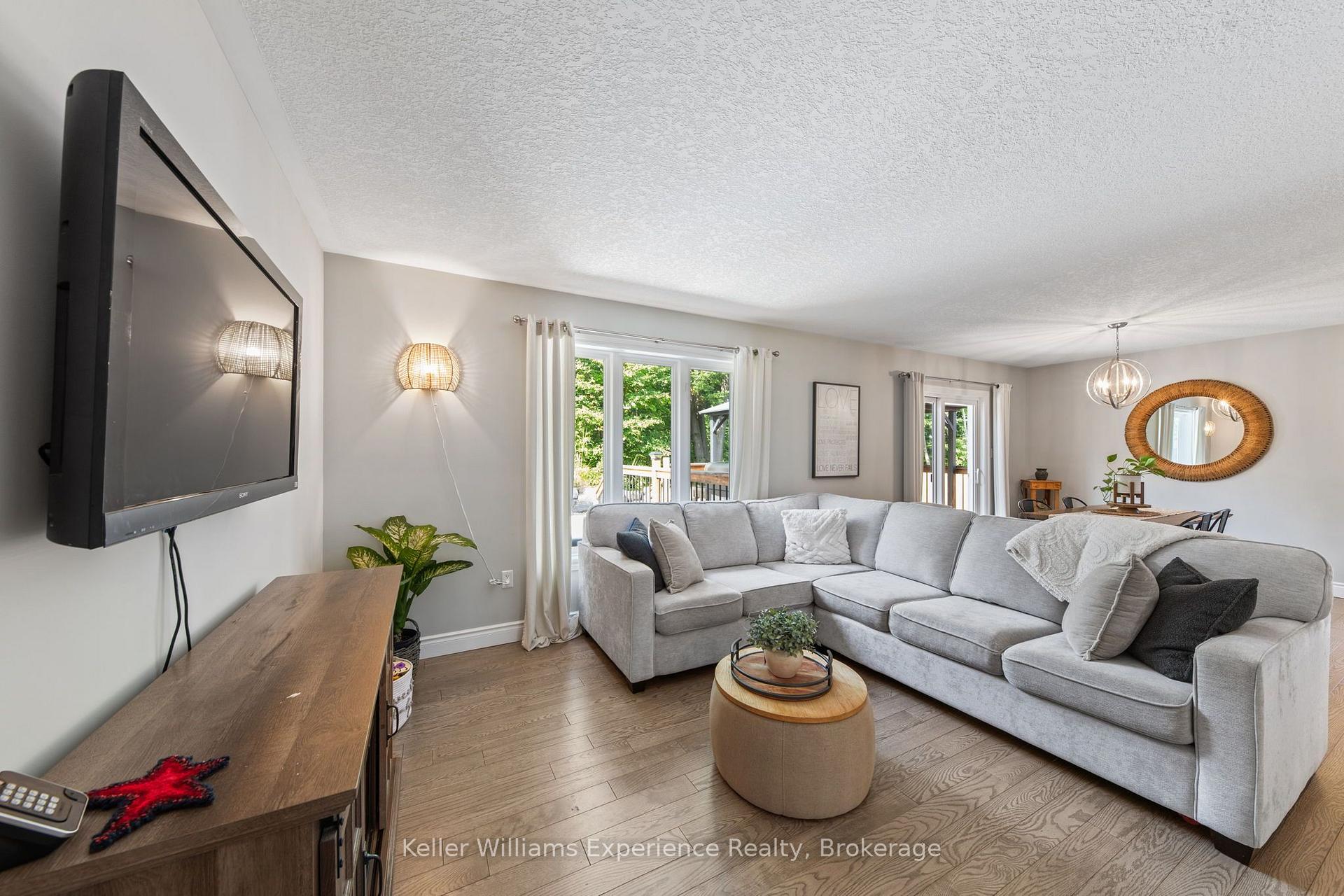 Photo 8 of 98 Anderson Crescent, Tay, Victoria Harbour — HOMEH