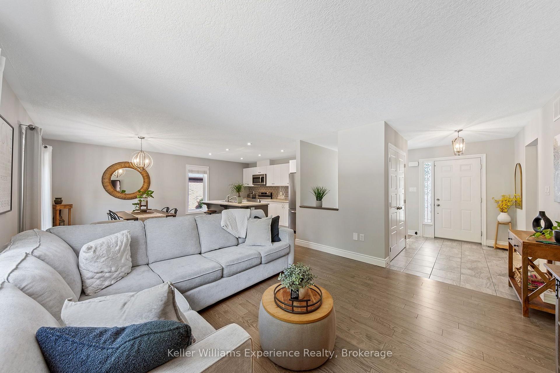 Photo 9 of 98 Anderson Crescent, Tay, Victoria Harbour — HOMEH