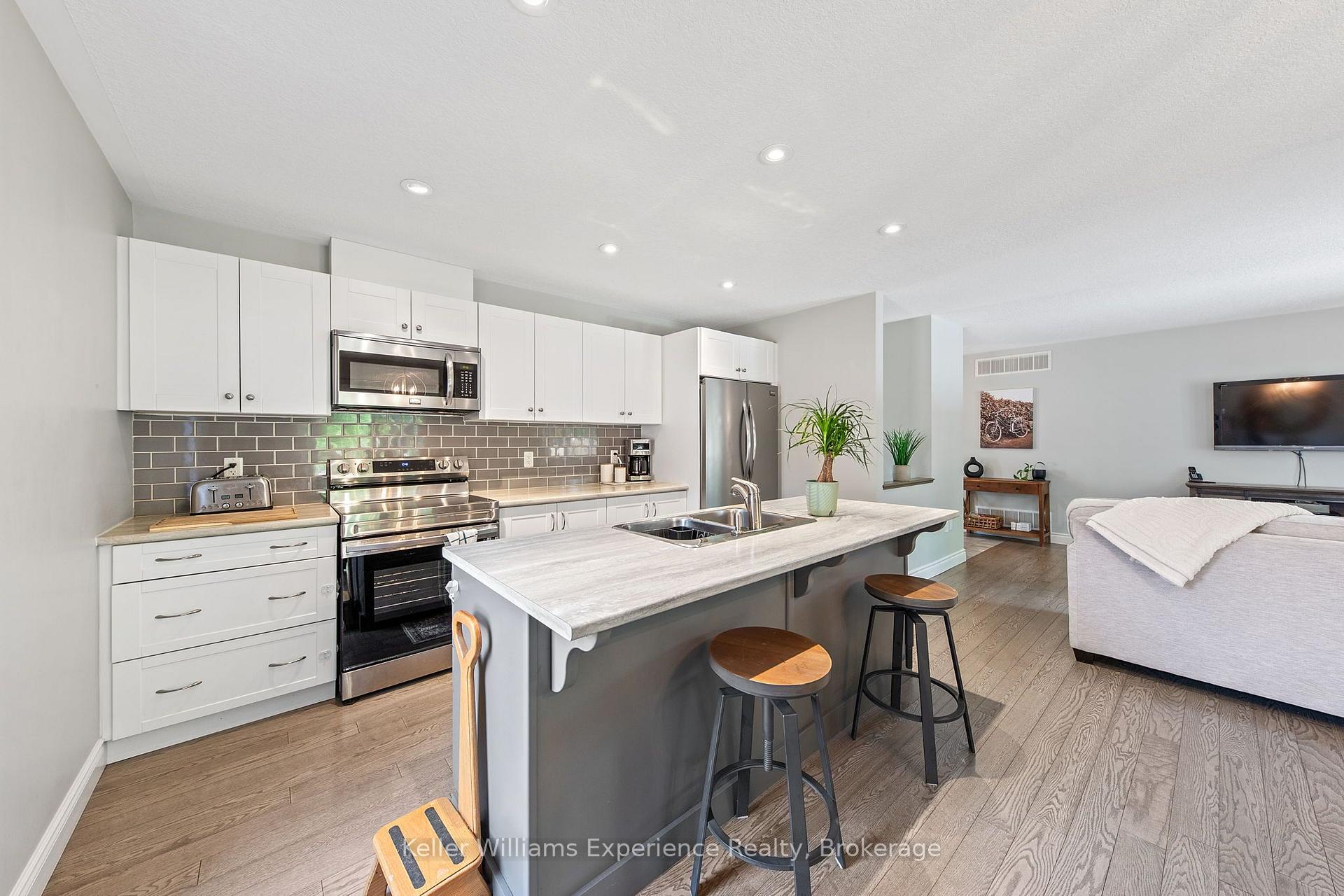 Photo 12 of 98 Anderson Crescent, Tay, Victoria Harbour — HOMEH
