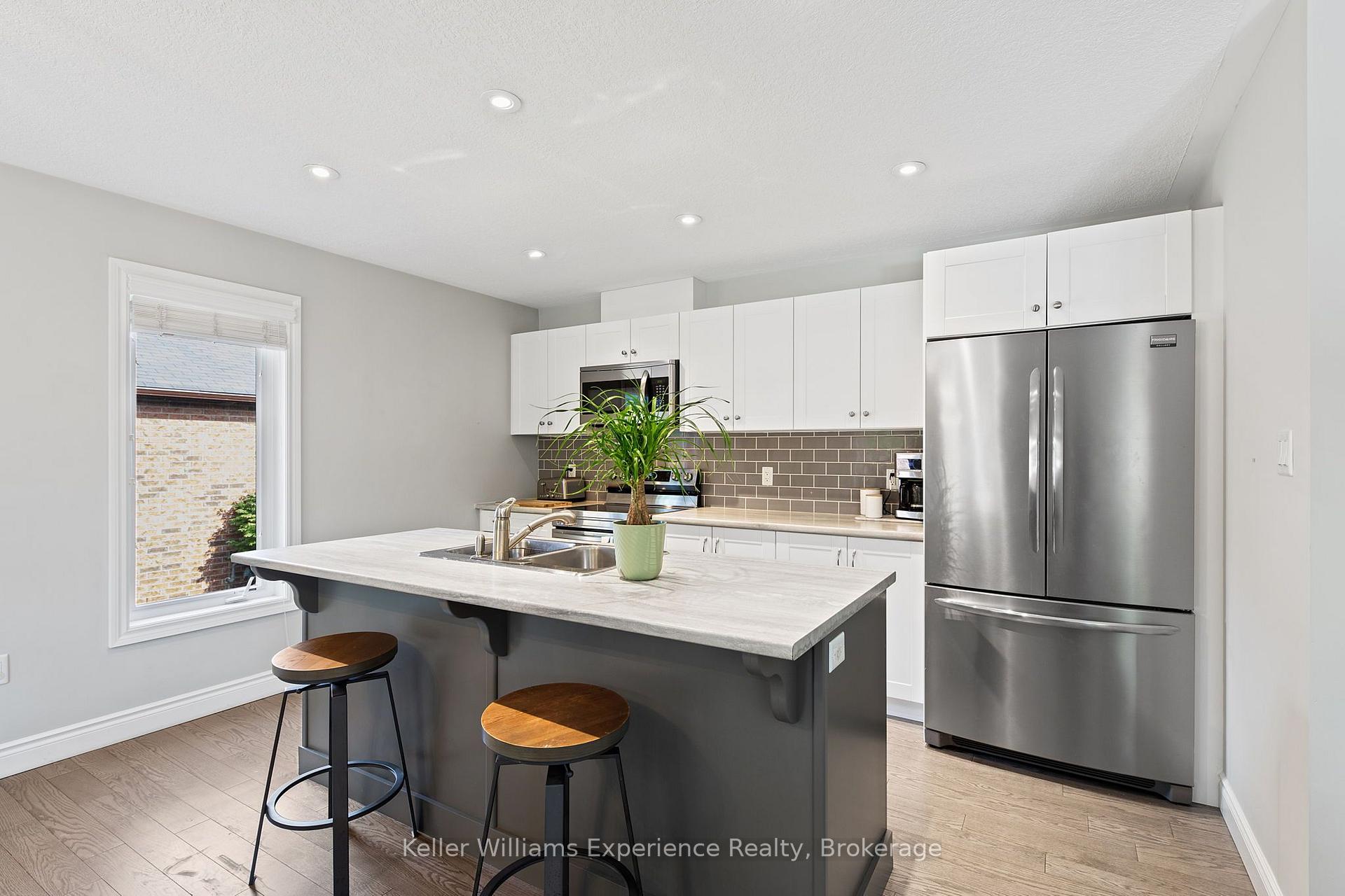 Photo 15 of 98 Anderson Crescent, Tay, Victoria Harbour — HOMEH