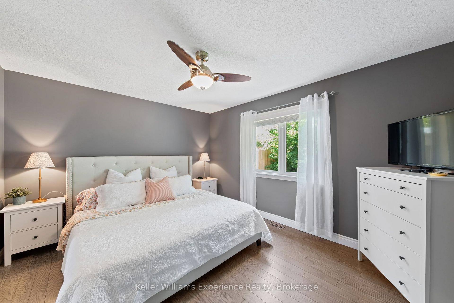 Photo 16 of 98 Anderson Crescent, Tay, Victoria Harbour — HOMEH
