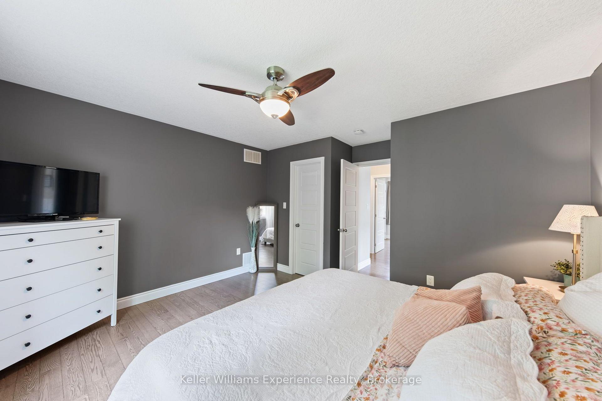 Photo 17 of 98 Anderson Crescent, Tay, Victoria Harbour — HOMEH