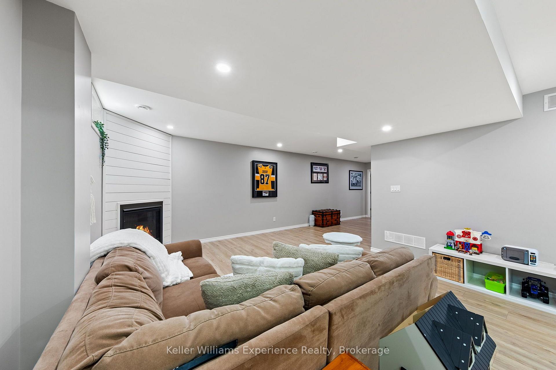 Photo 23 of 98 Anderson Crescent, Tay, Victoria Harbour — HOMEH