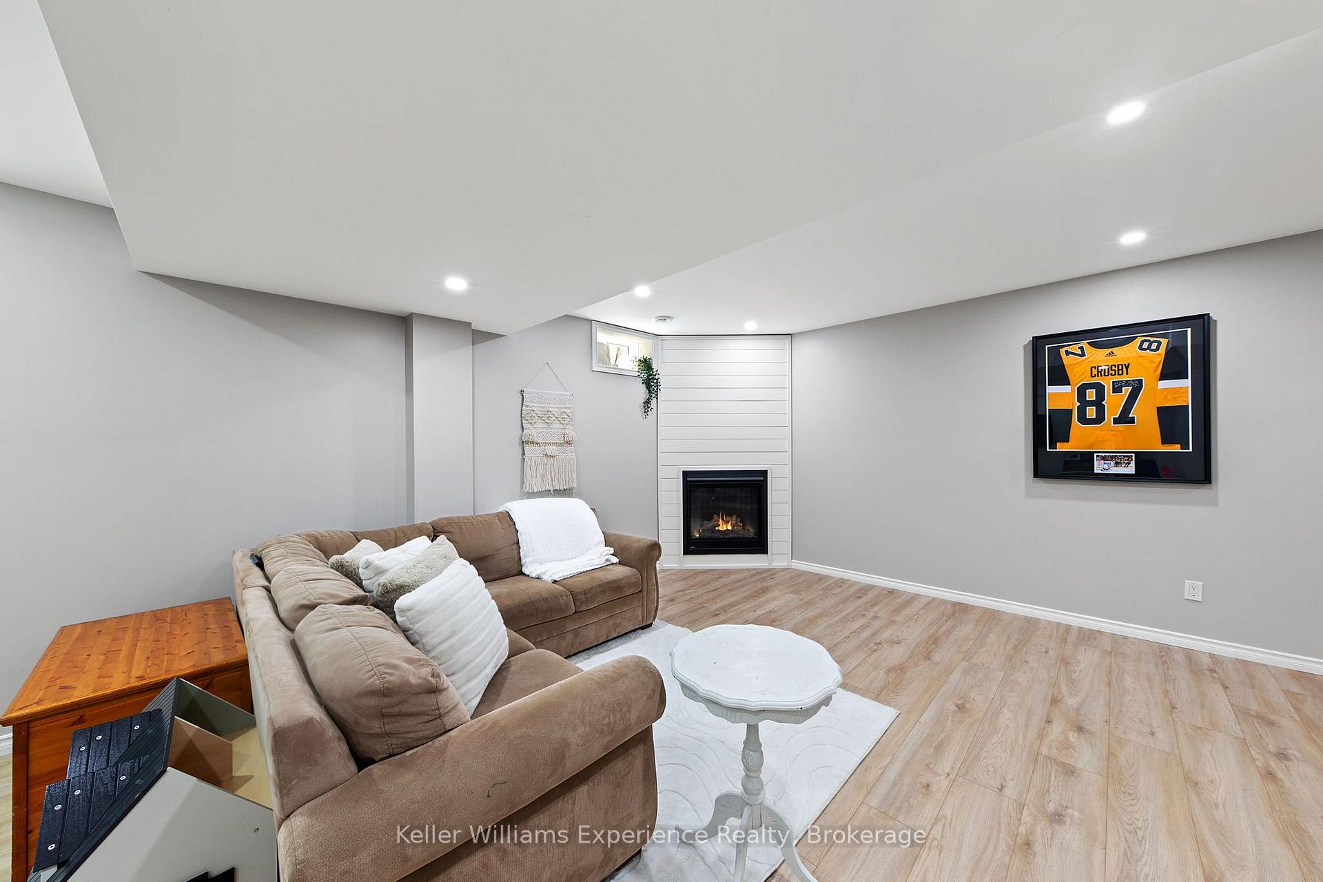 Photo 24 of 98 Anderson Crescent, Tay, Victoria Harbour — HOMEH