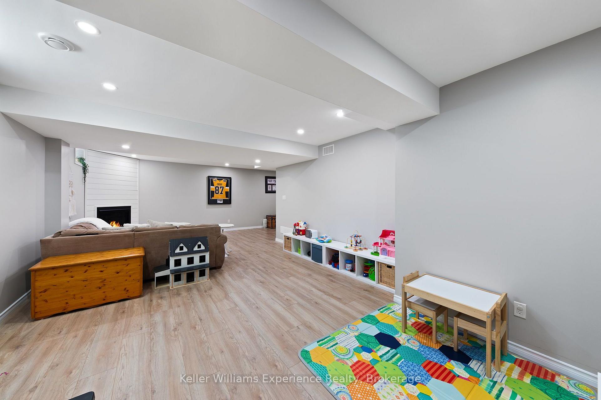 Photo 25 of 98 Anderson Crescent, Tay, Victoria Harbour — HOMEH