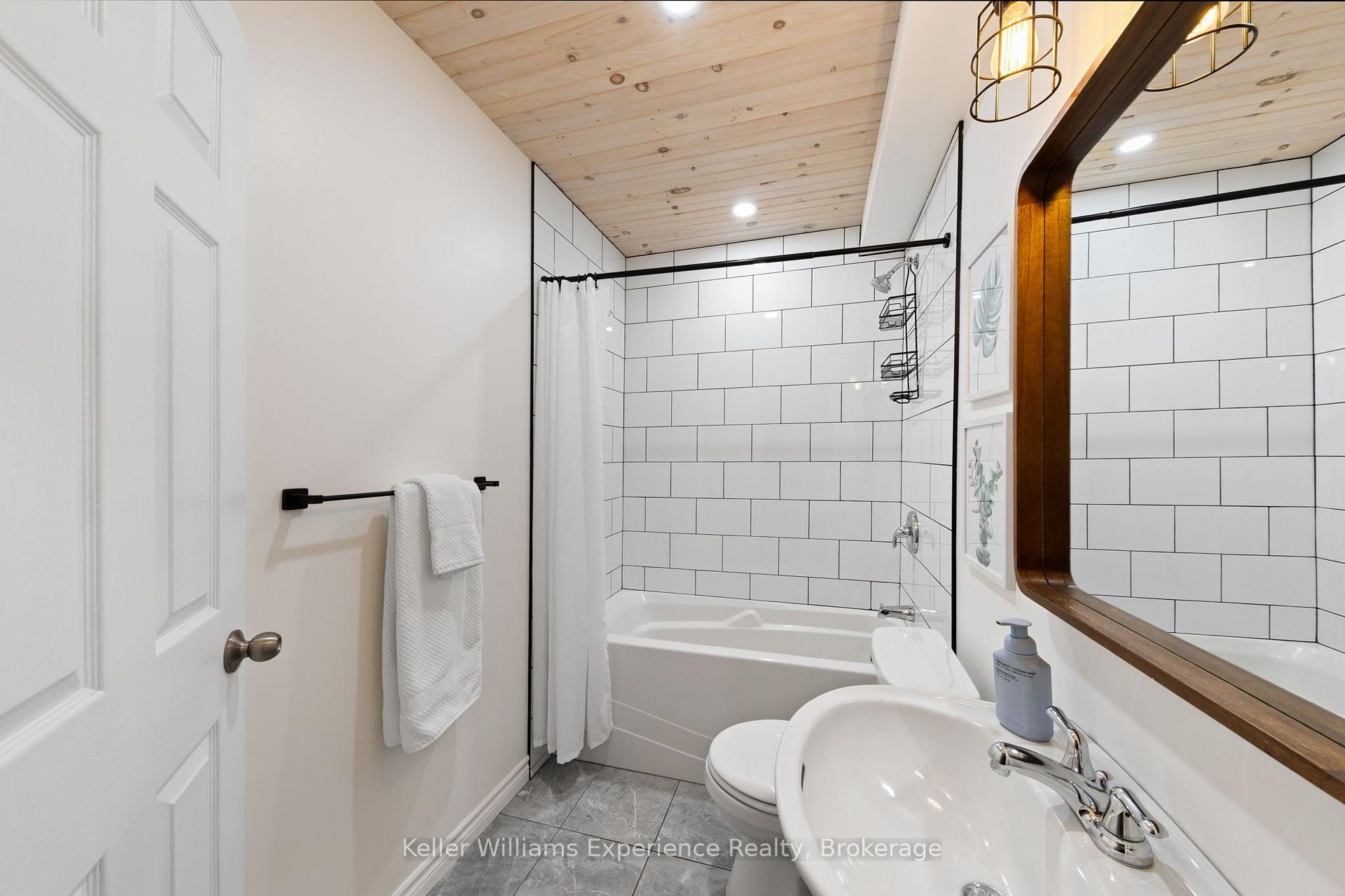 Photo 29 of 98 Anderson Crescent, Tay, Victoria Harbour — HOMEH