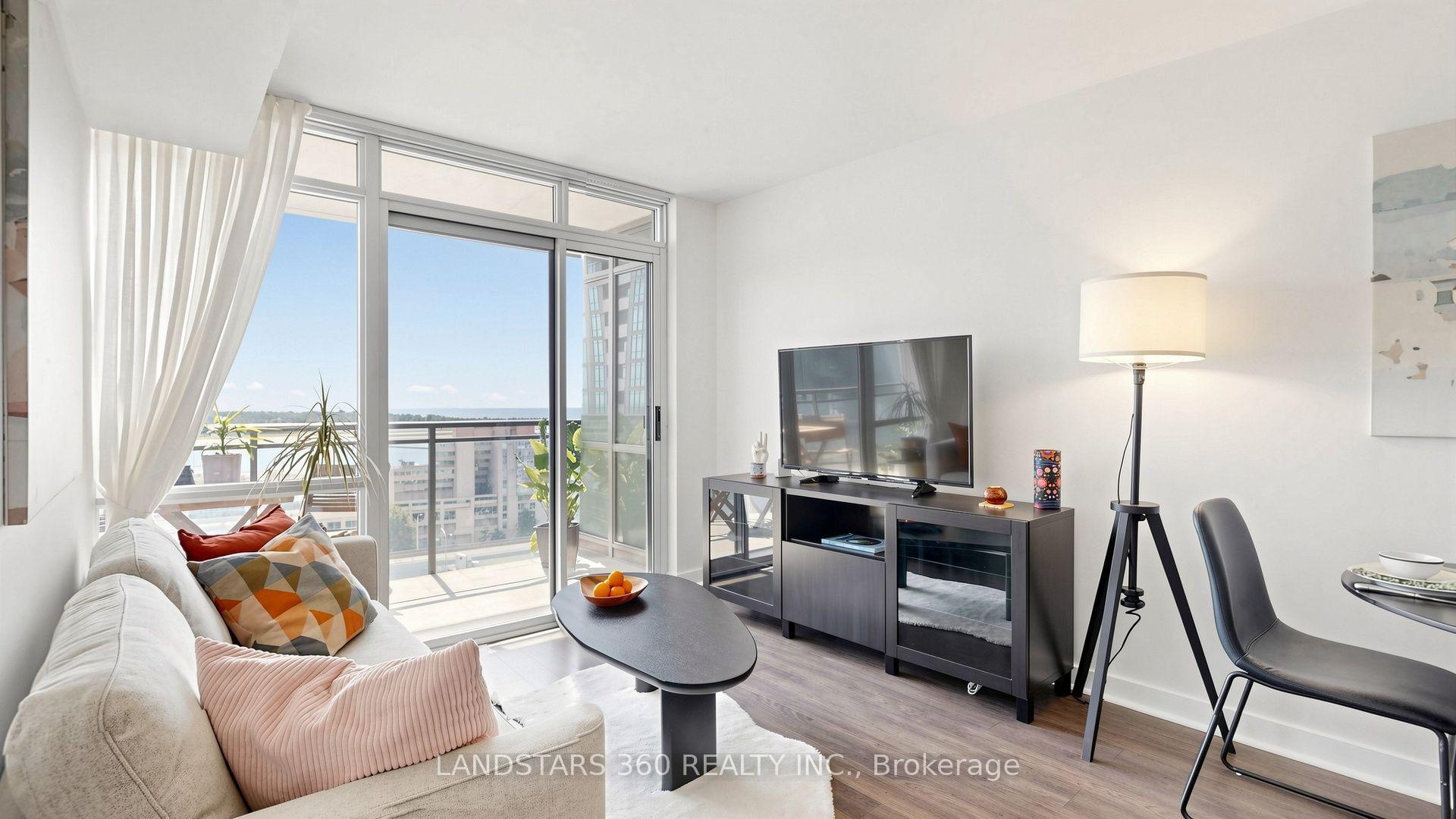 Photo 4 of Unit 1811, 15 Fort York Boulevard, Toronto, Waterfront Communities — HOMEH