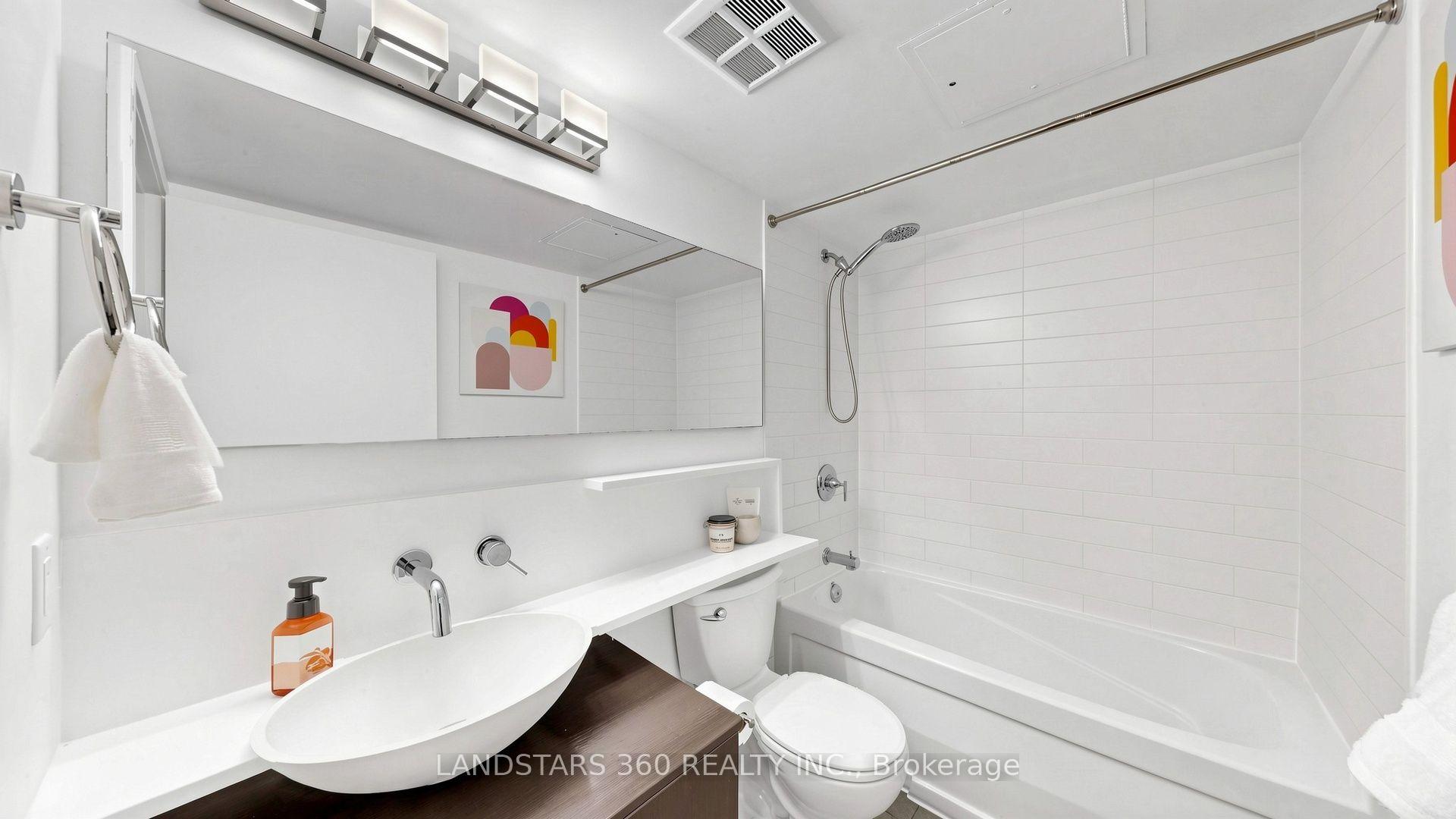 Photo 16 of Unit 1811, 15 Fort York Boulevard, Toronto, Waterfront Communities — HOMEH