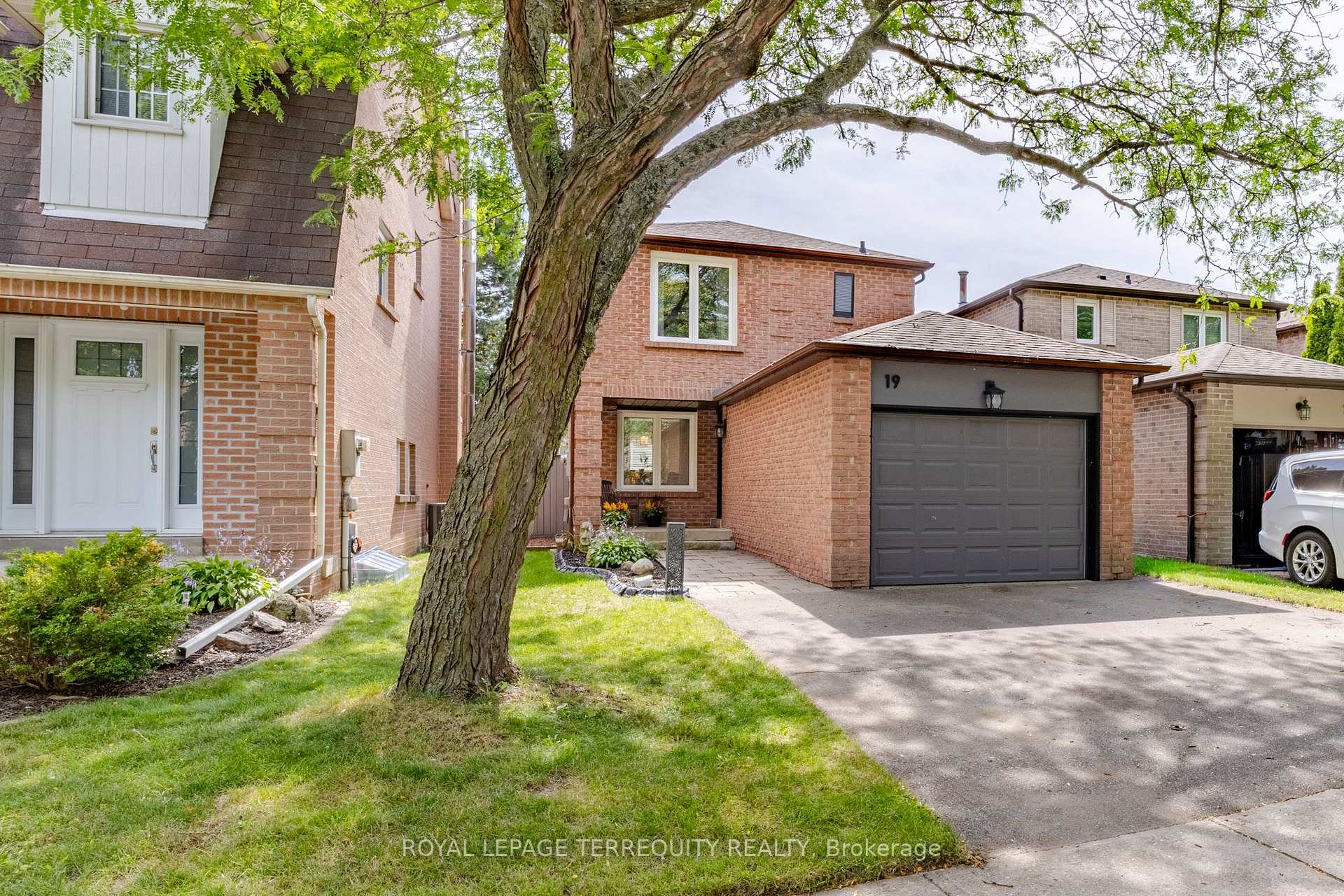 Photo 1 of 19 Brocklesby Crescent, Ajax, Central West — HOMEH