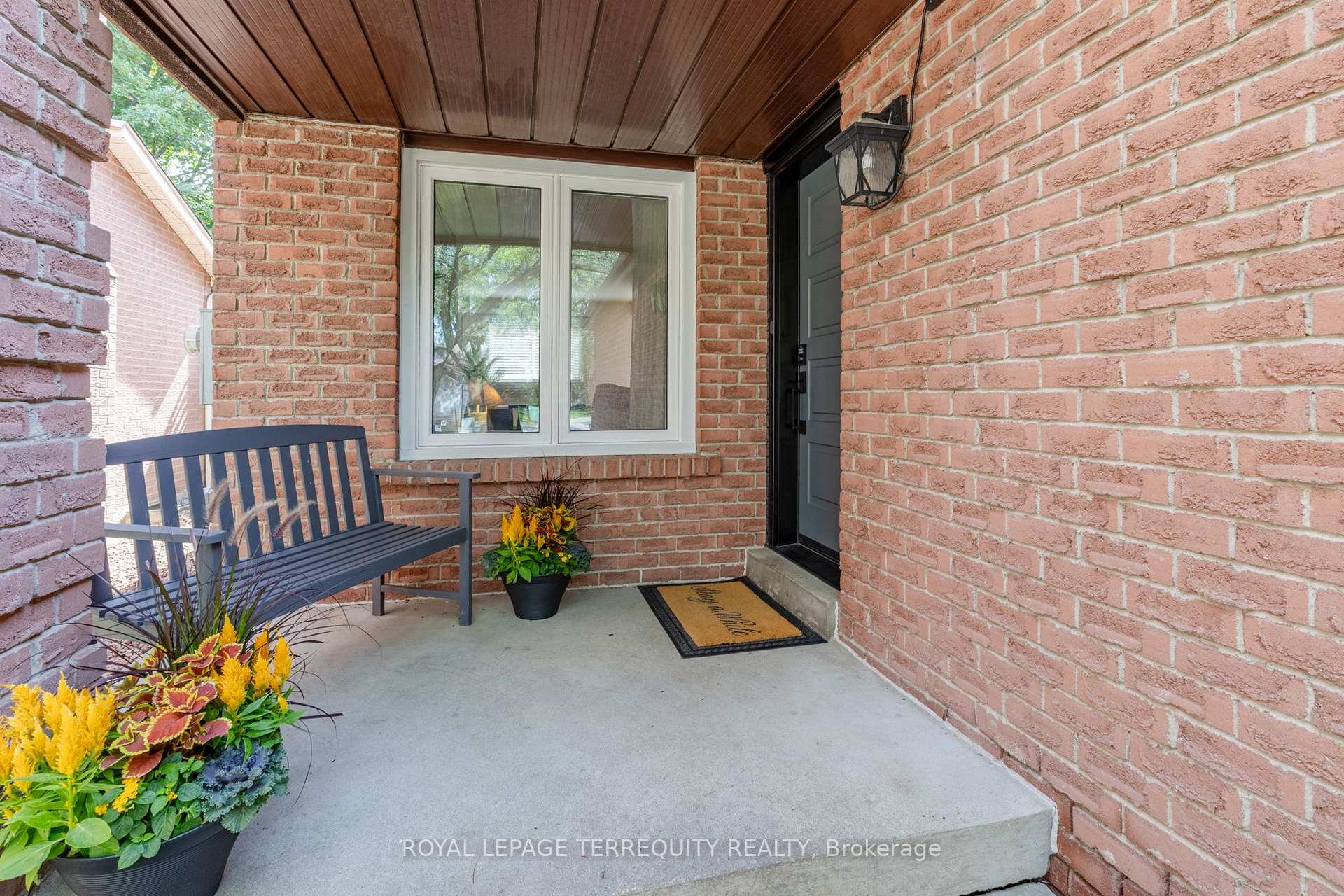 Photo 3 of 19 Brocklesby Crescent, Ajax, Central West — HOMEH