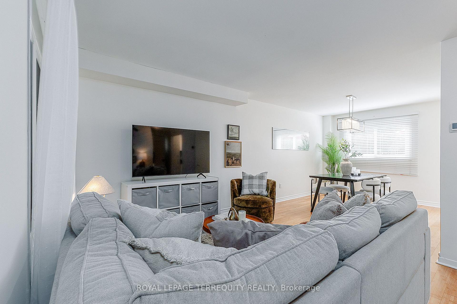 Photo 5 of 19 Brocklesby Crescent, Ajax, Central West — HOMEH